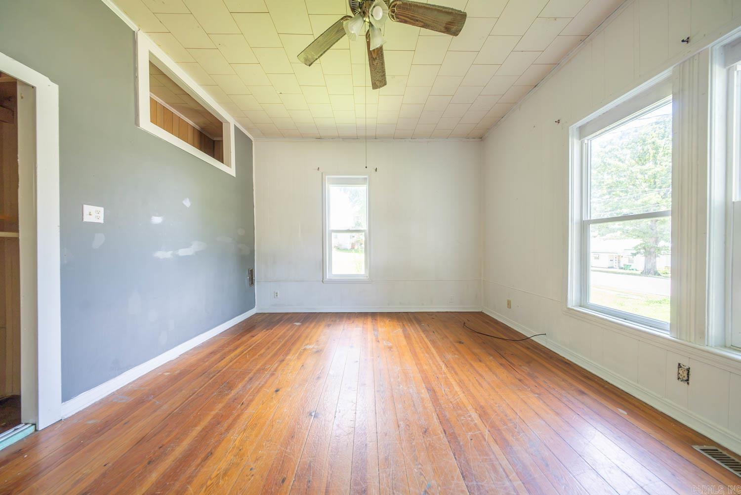 222 S 6th  Thayer, MO