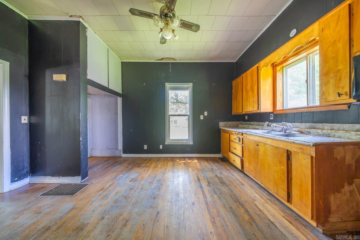 222 S 6th  Thayer, MO