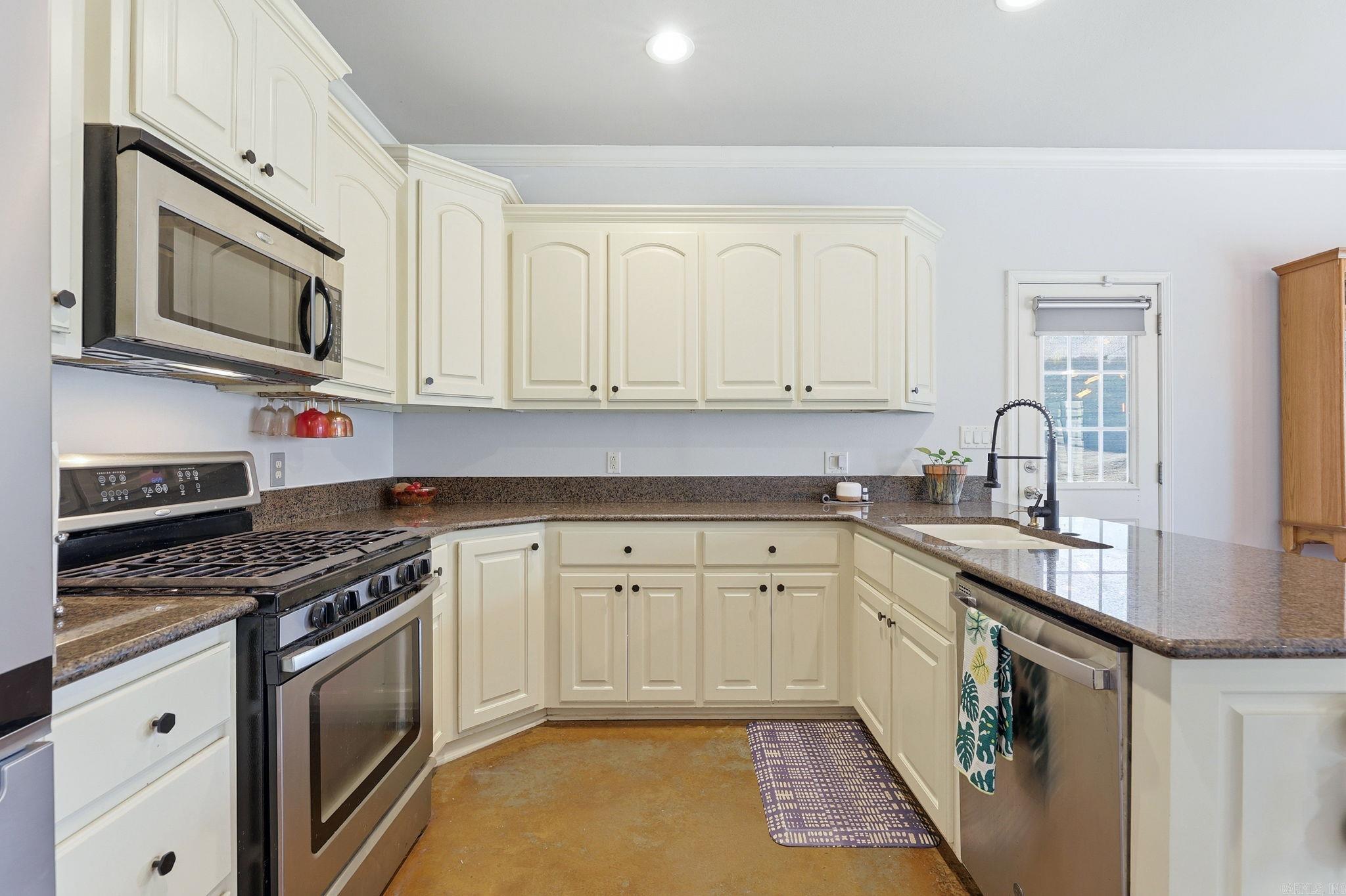 2301 Pleasant Forest  Benton, AR