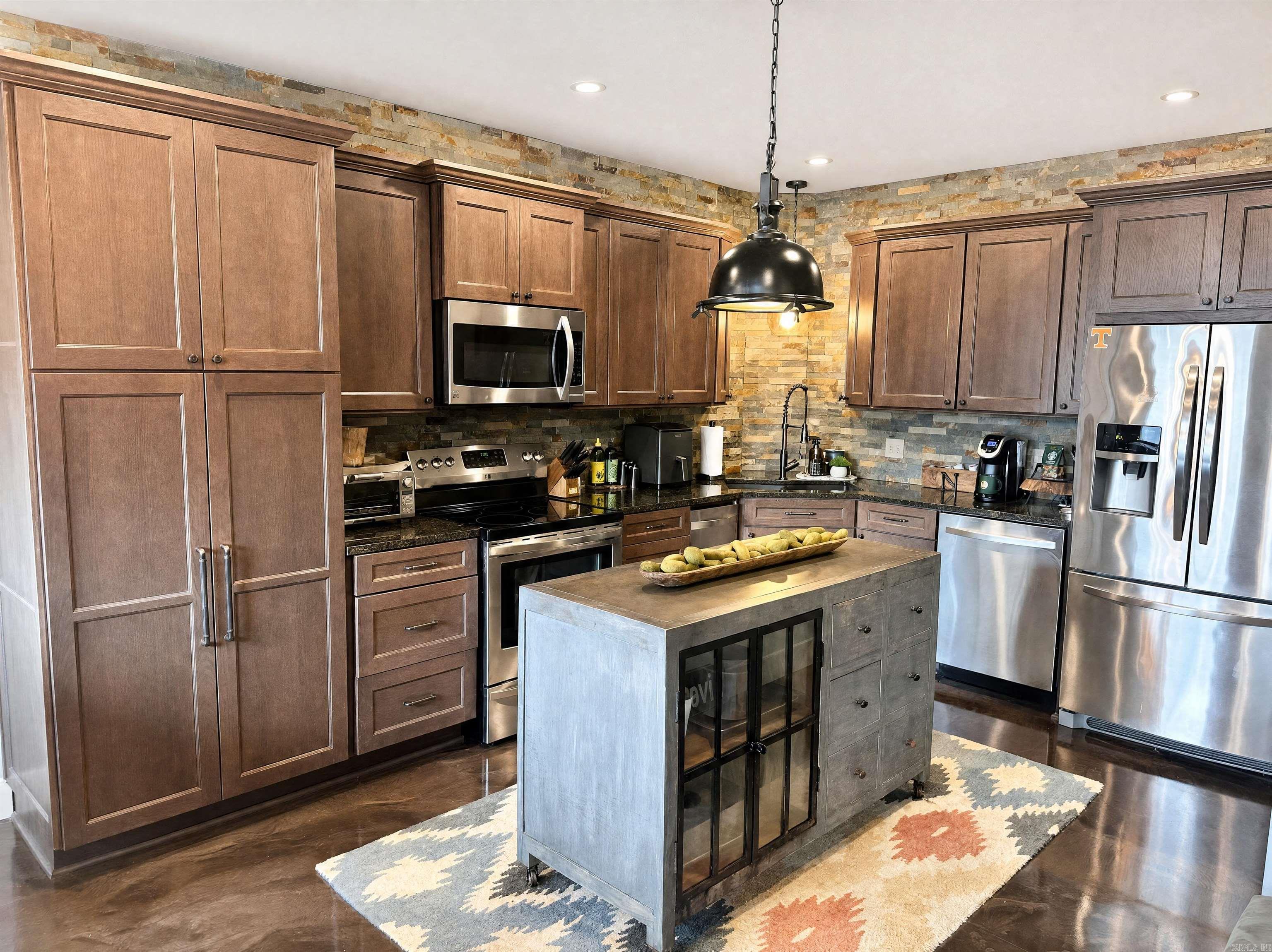 7910 Edgemont Rd, Suite 201  Greers Ferry, AR