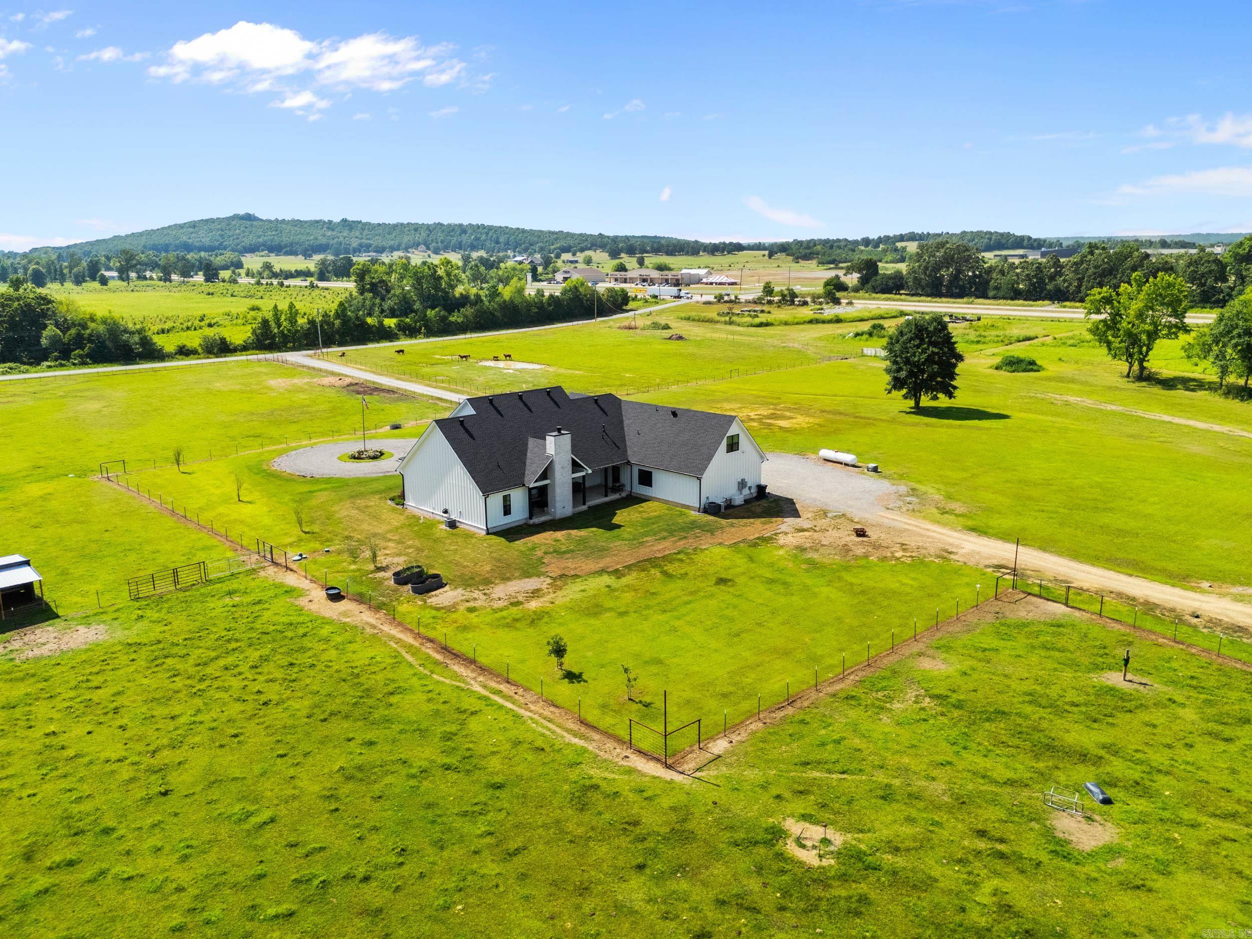 157 S Mt Olive  Vilonia, AR