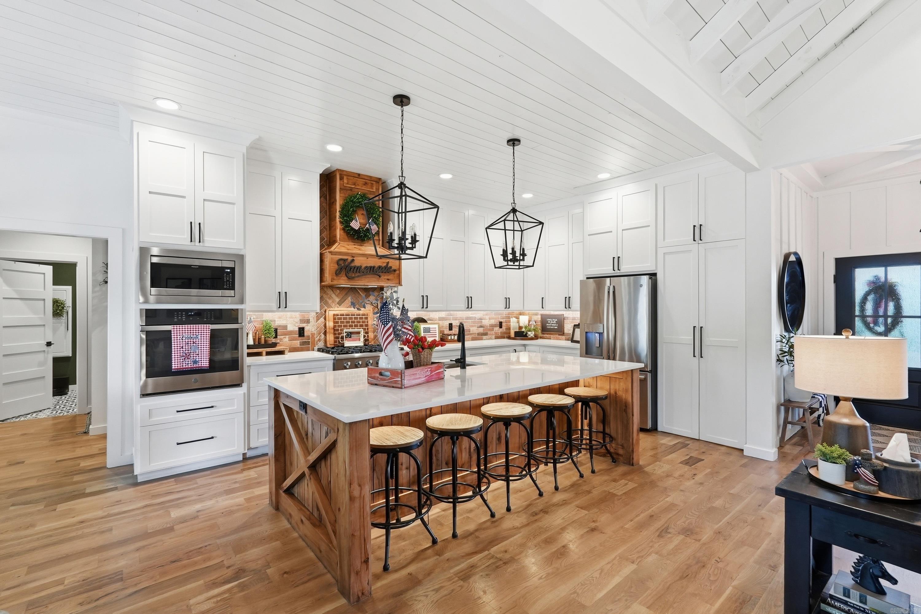 1620 Sunny Slope Rd.  Edgemont, AR