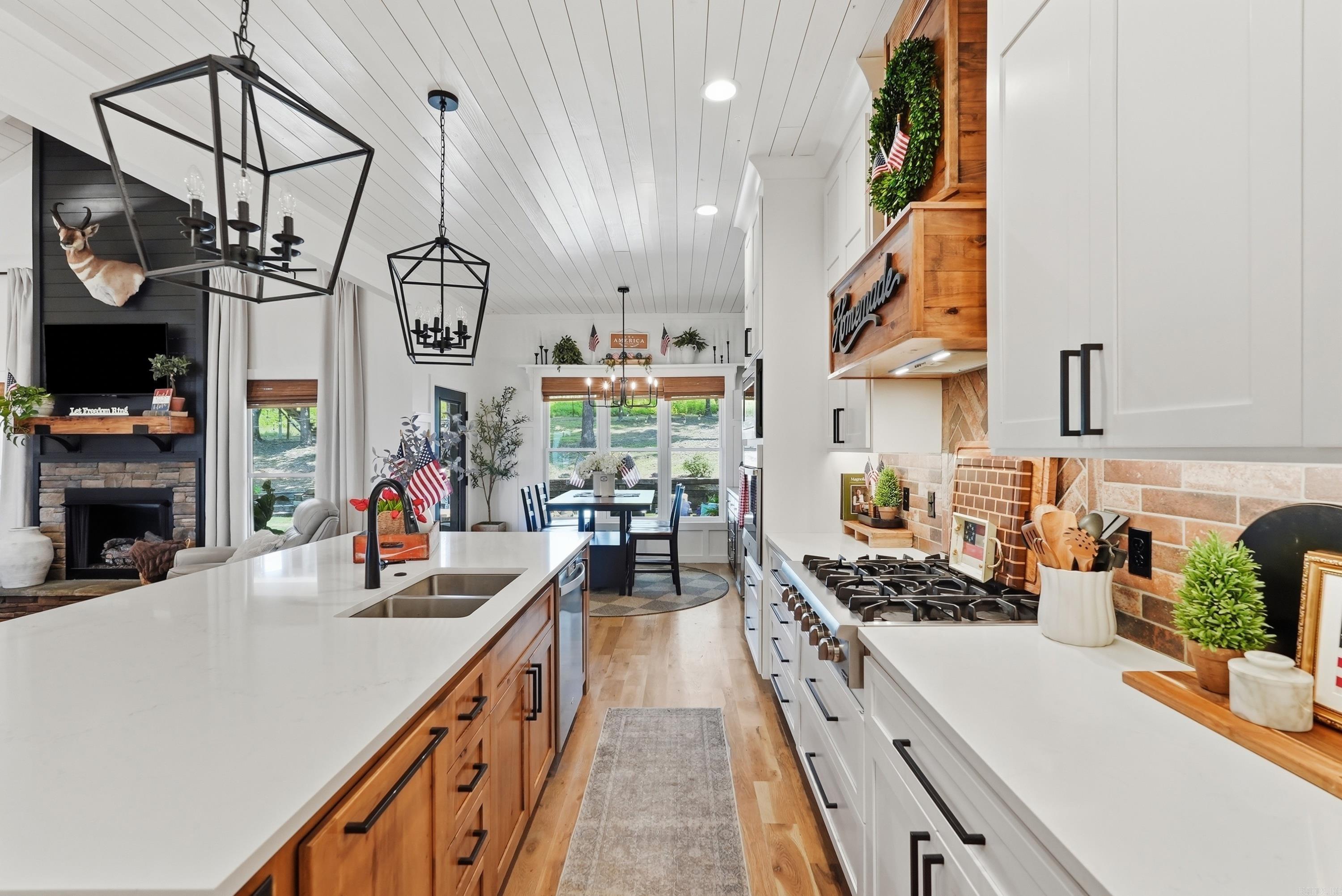 1620 Sunny Slope Rd.  Edgemont, AR