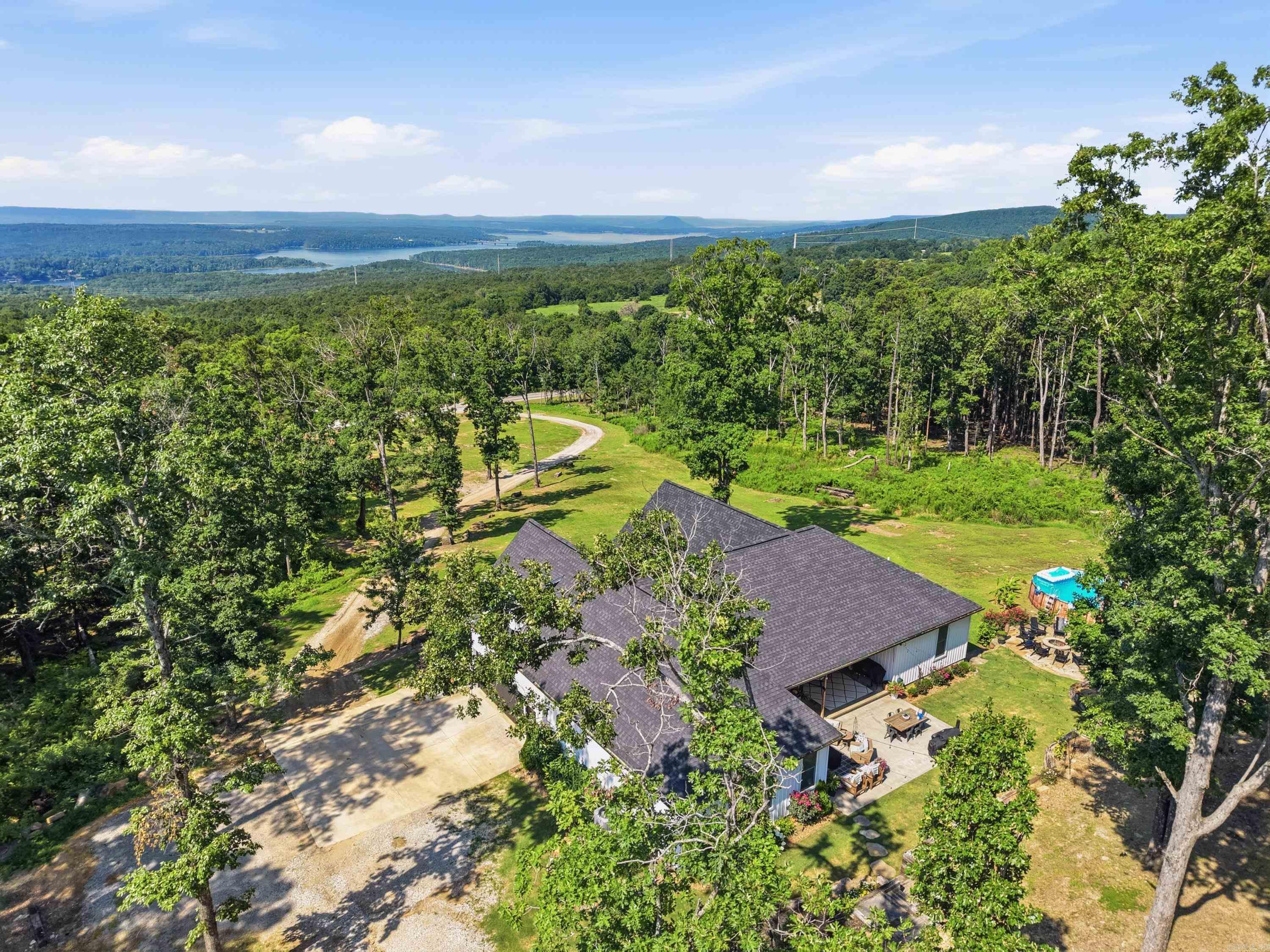 1620 Sunny Slope Rd.  Edgemont, AR