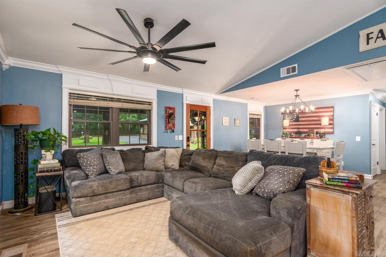 120 Travels Ln  Romance, AR