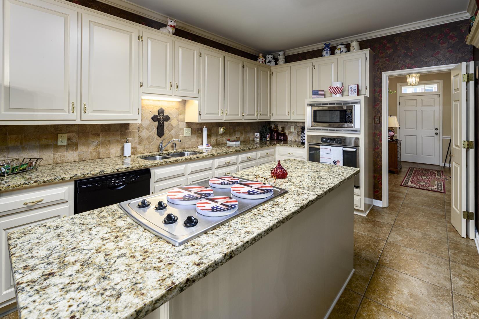 11 Carrollton Ct  Little Rock, AR