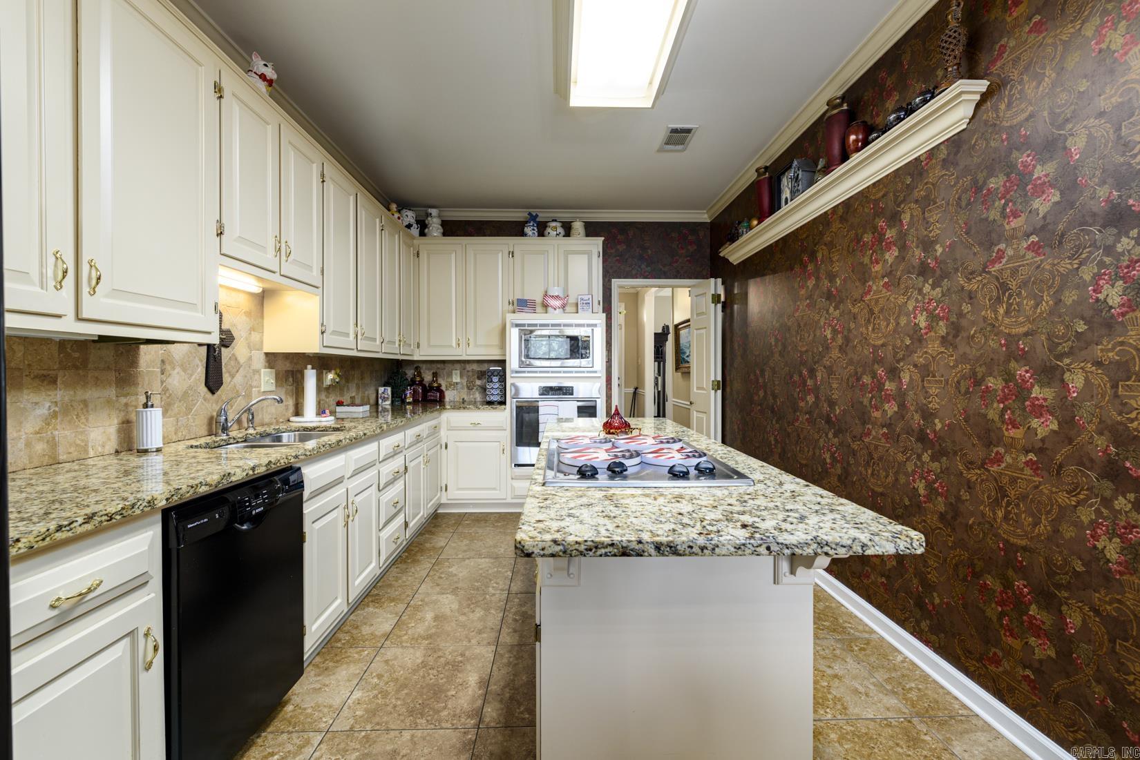 11 Carrollton Ct  Little Rock, AR