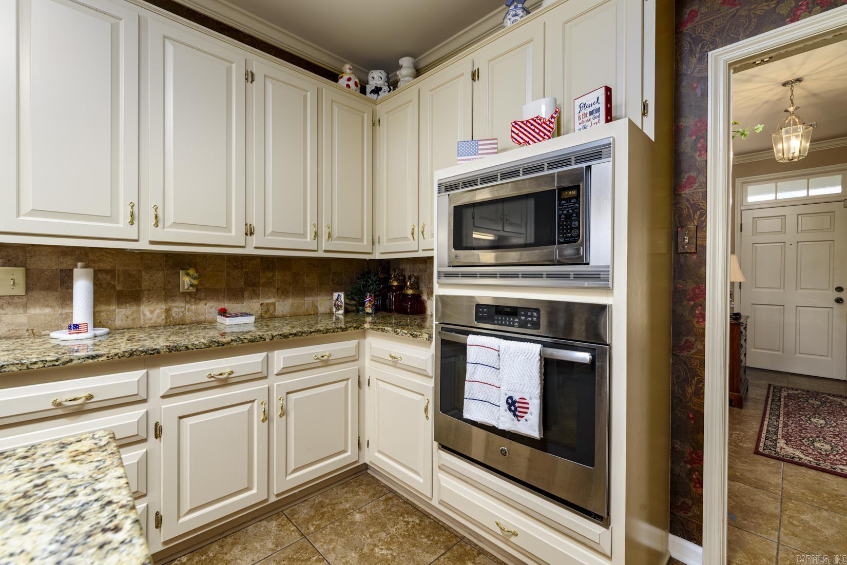 11 Carrollton Ct  Little Rock, AR