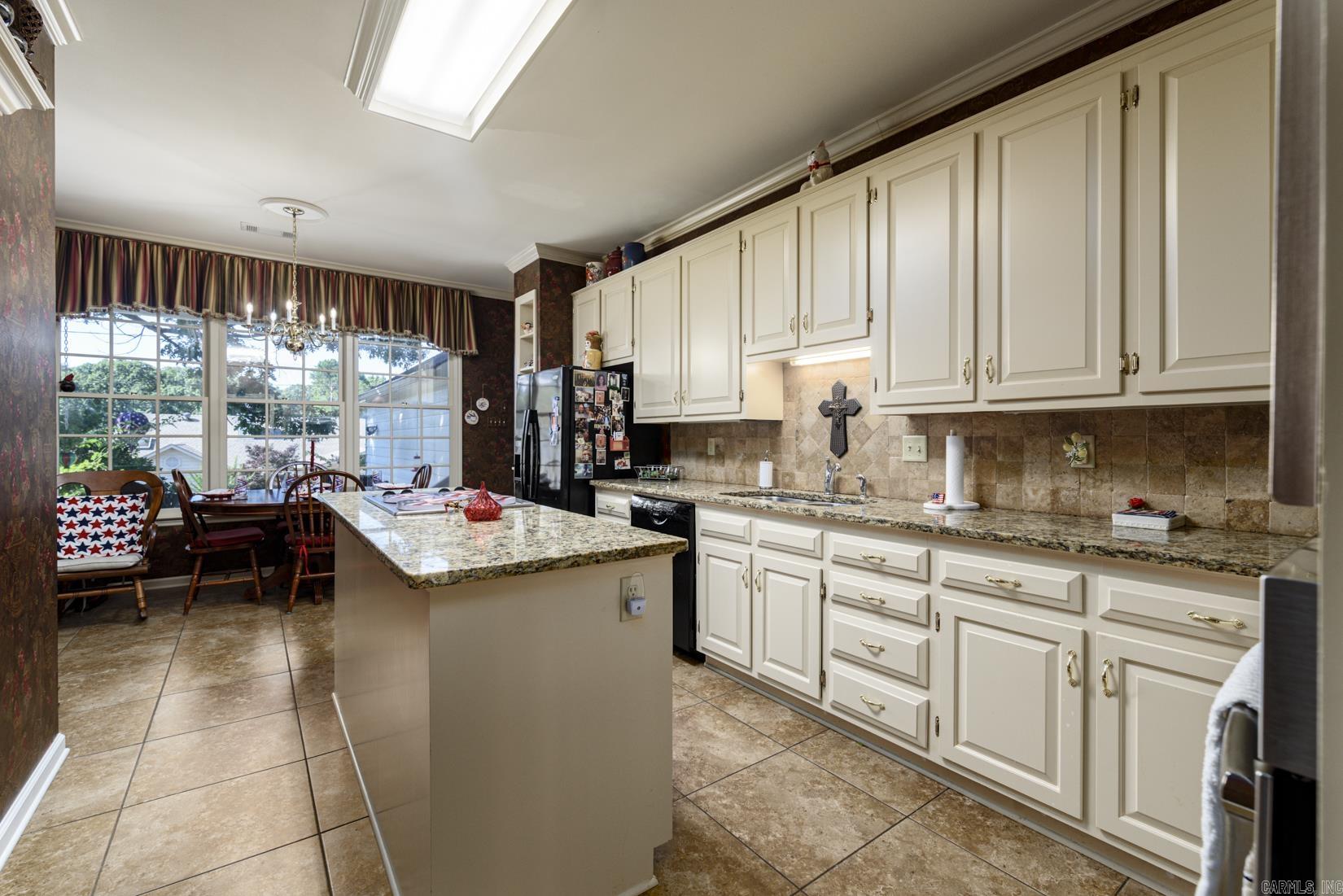 11 Carrollton Ct  Little Rock, AR
