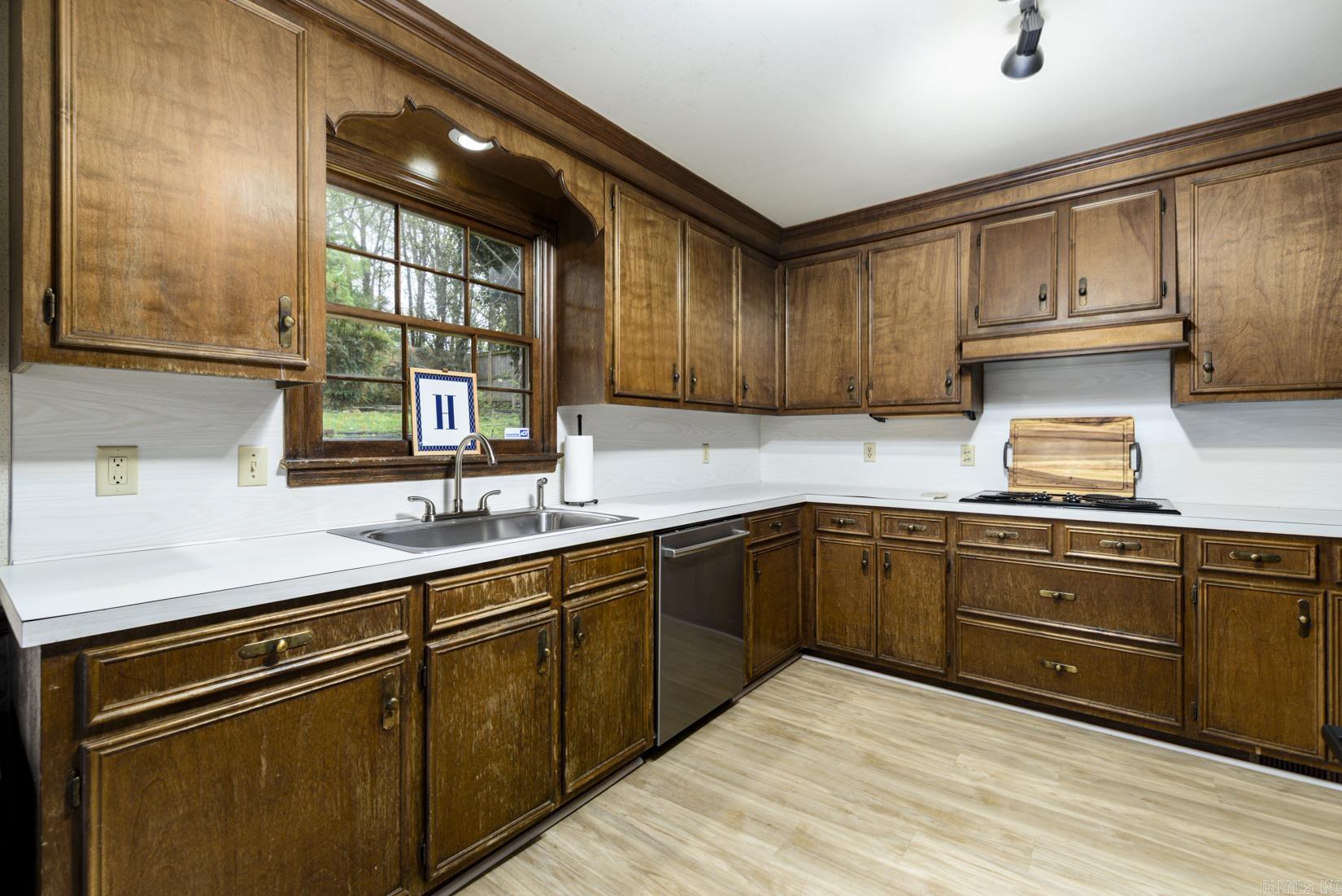 28 Cascades Dr  Little Rock, AR