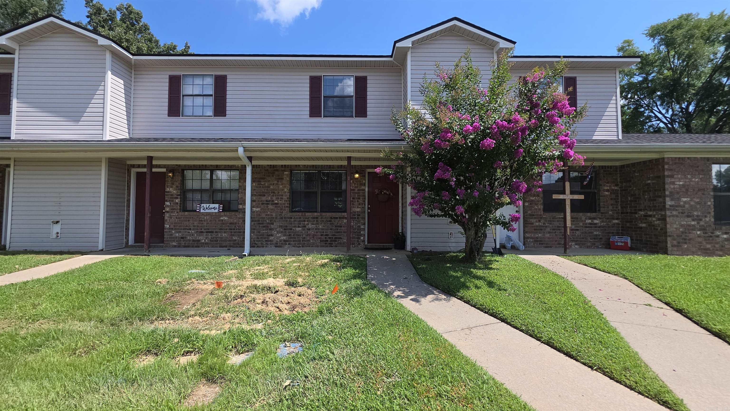 1407 E O St  Russellville, AR