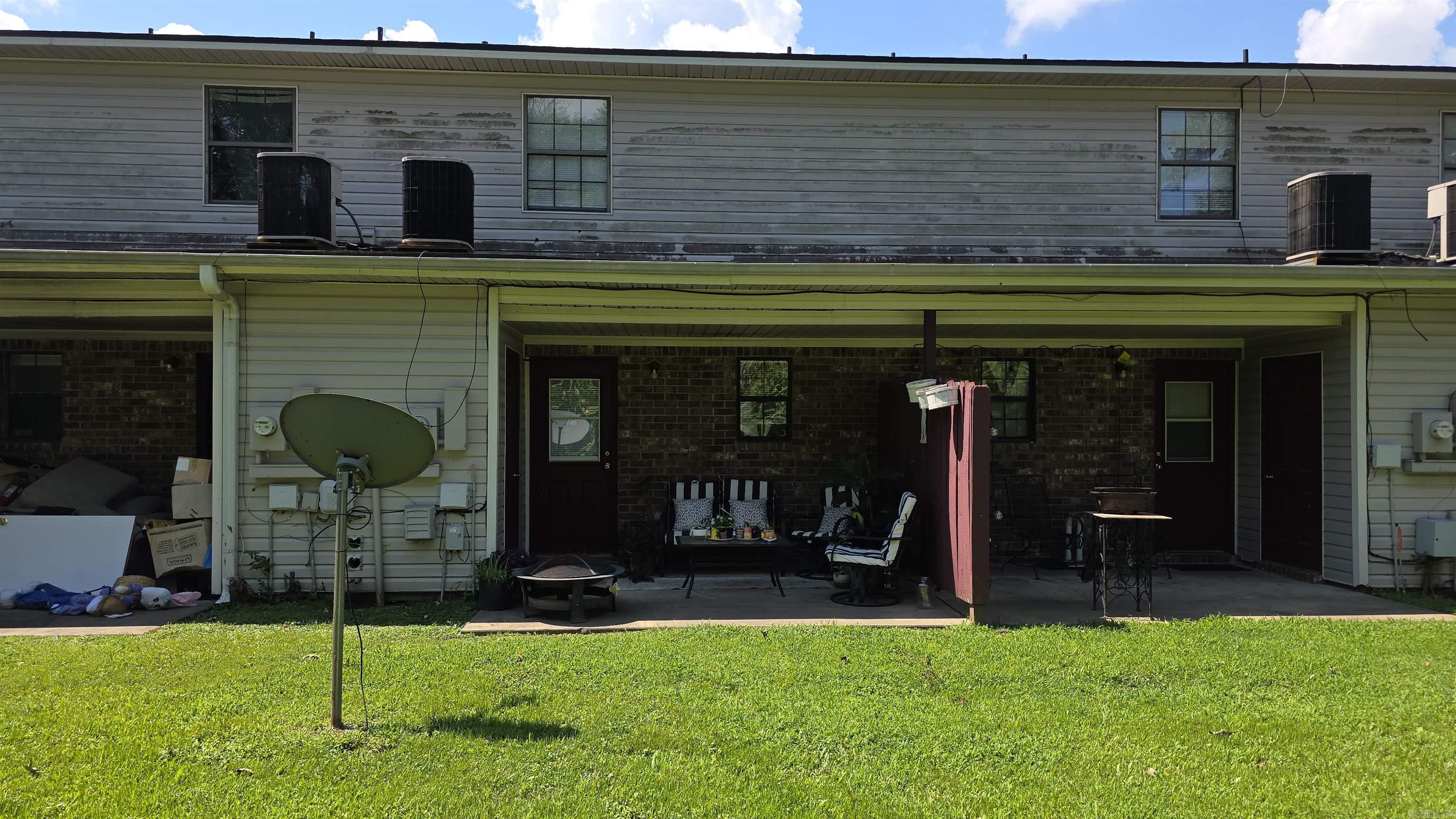 1407 E O St  Russellville, AR