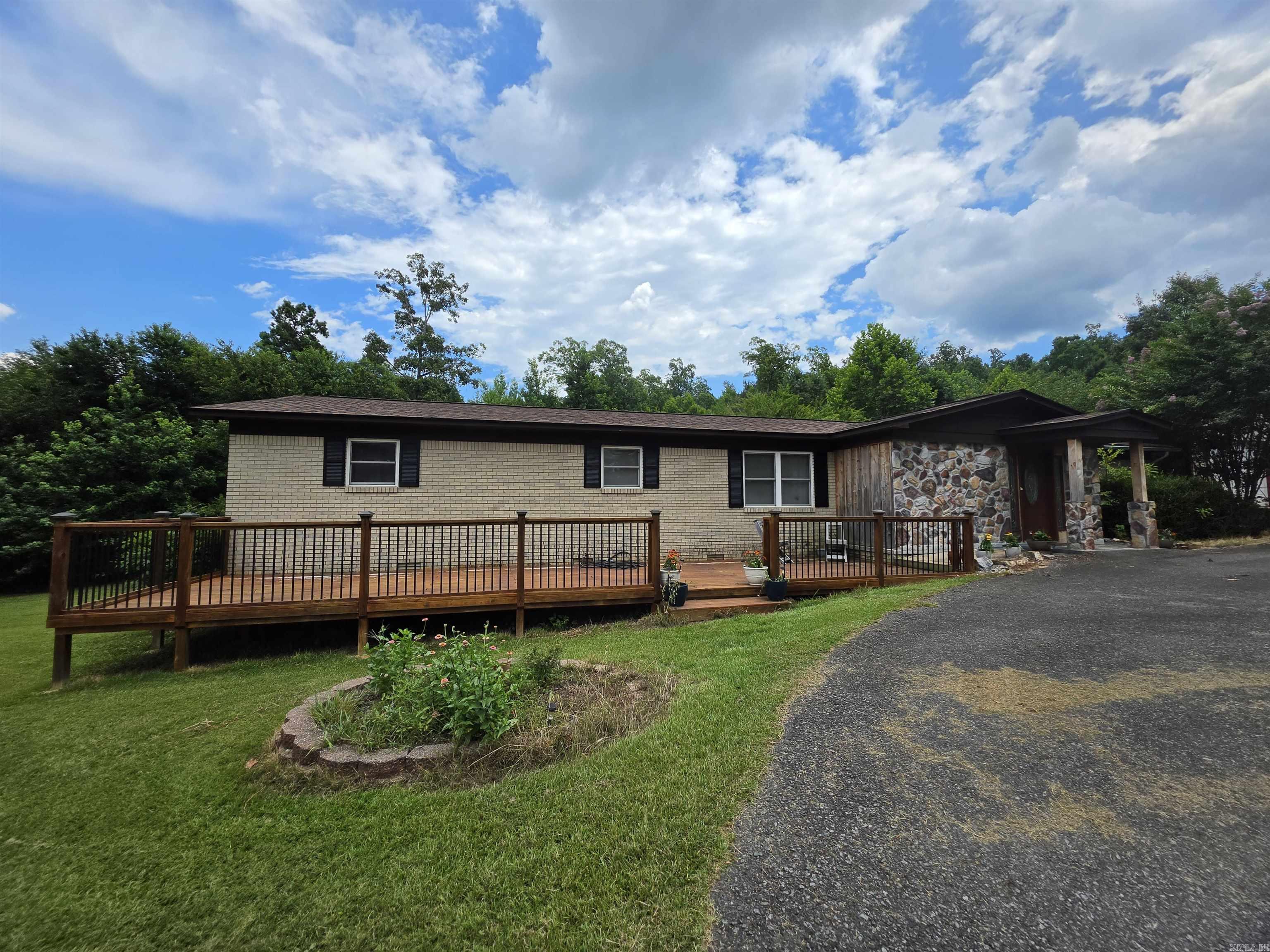 906 Surrey  Hot Springs, AR