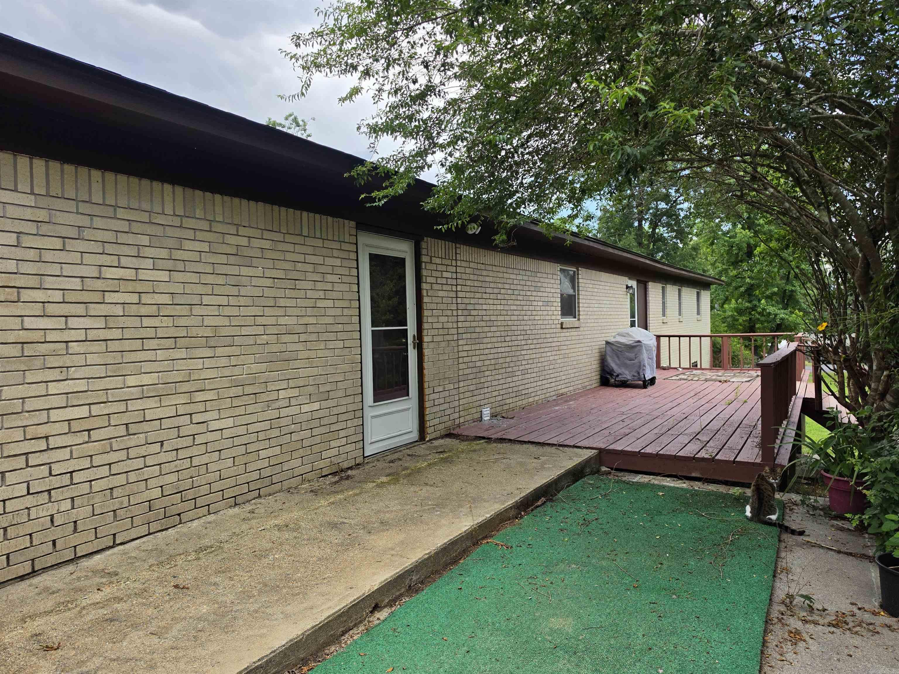 906 Surrey  Hot Springs, AR