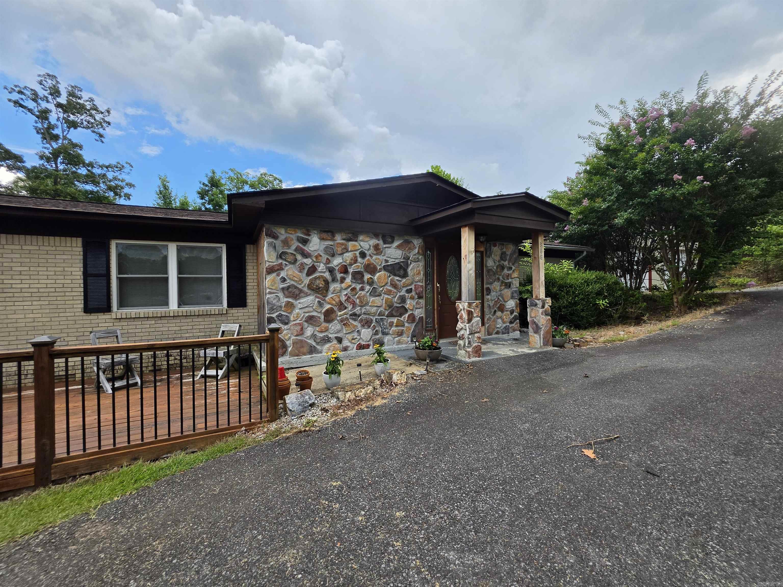 906 Surrey  Hot Springs, AR