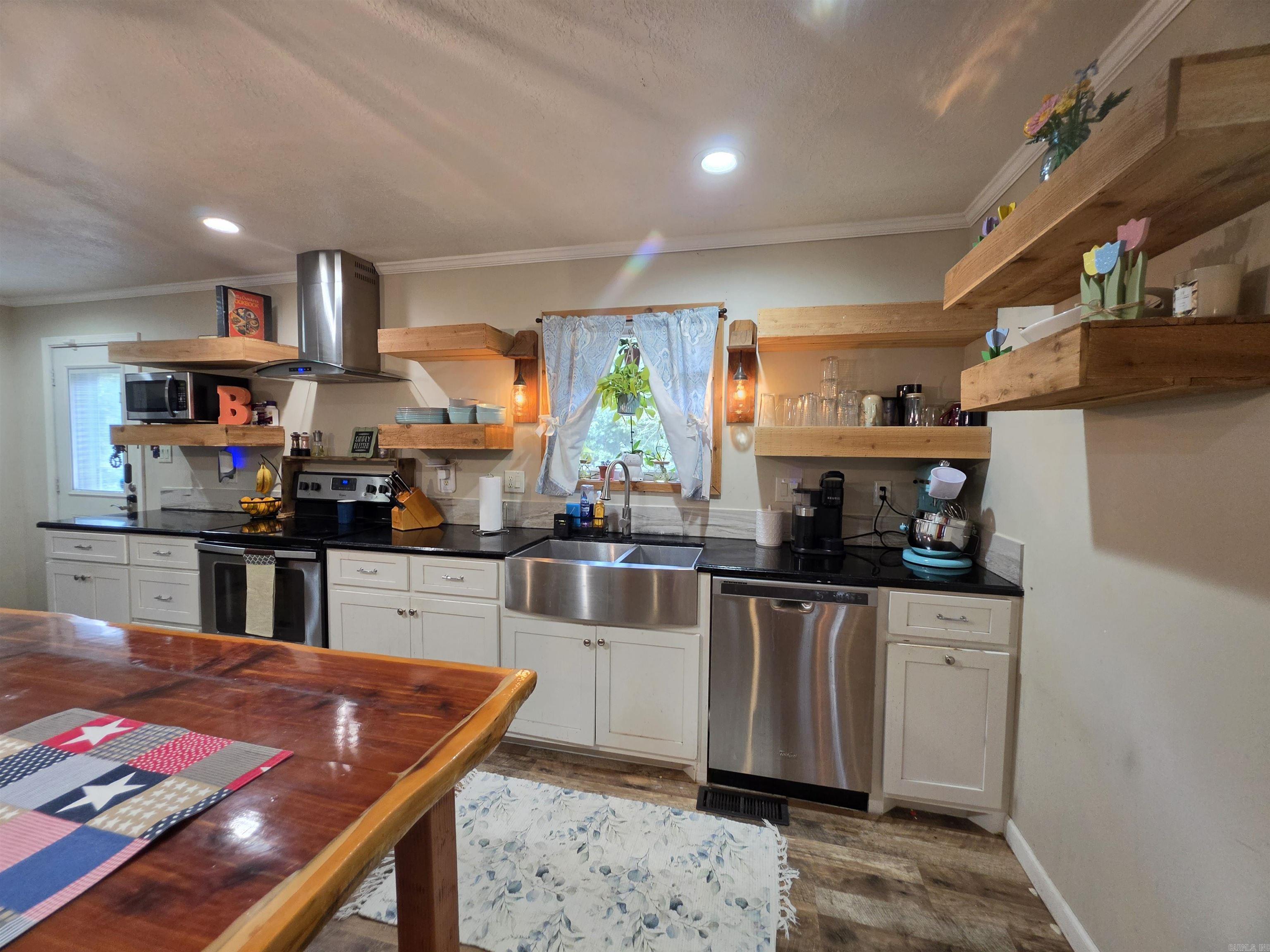 906 Surrey  Hot Springs, AR