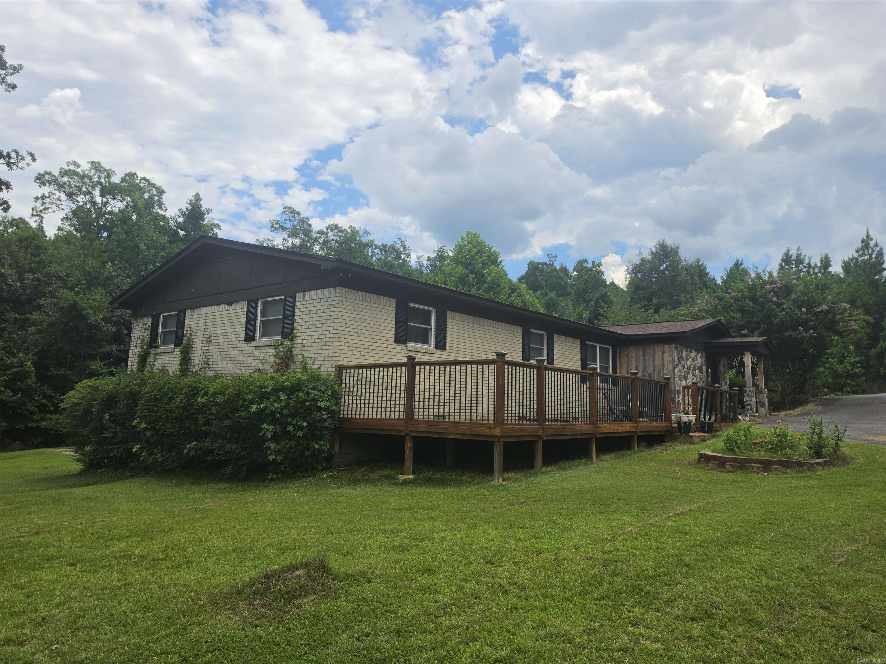 906 Surrey  Hot Springs, AR