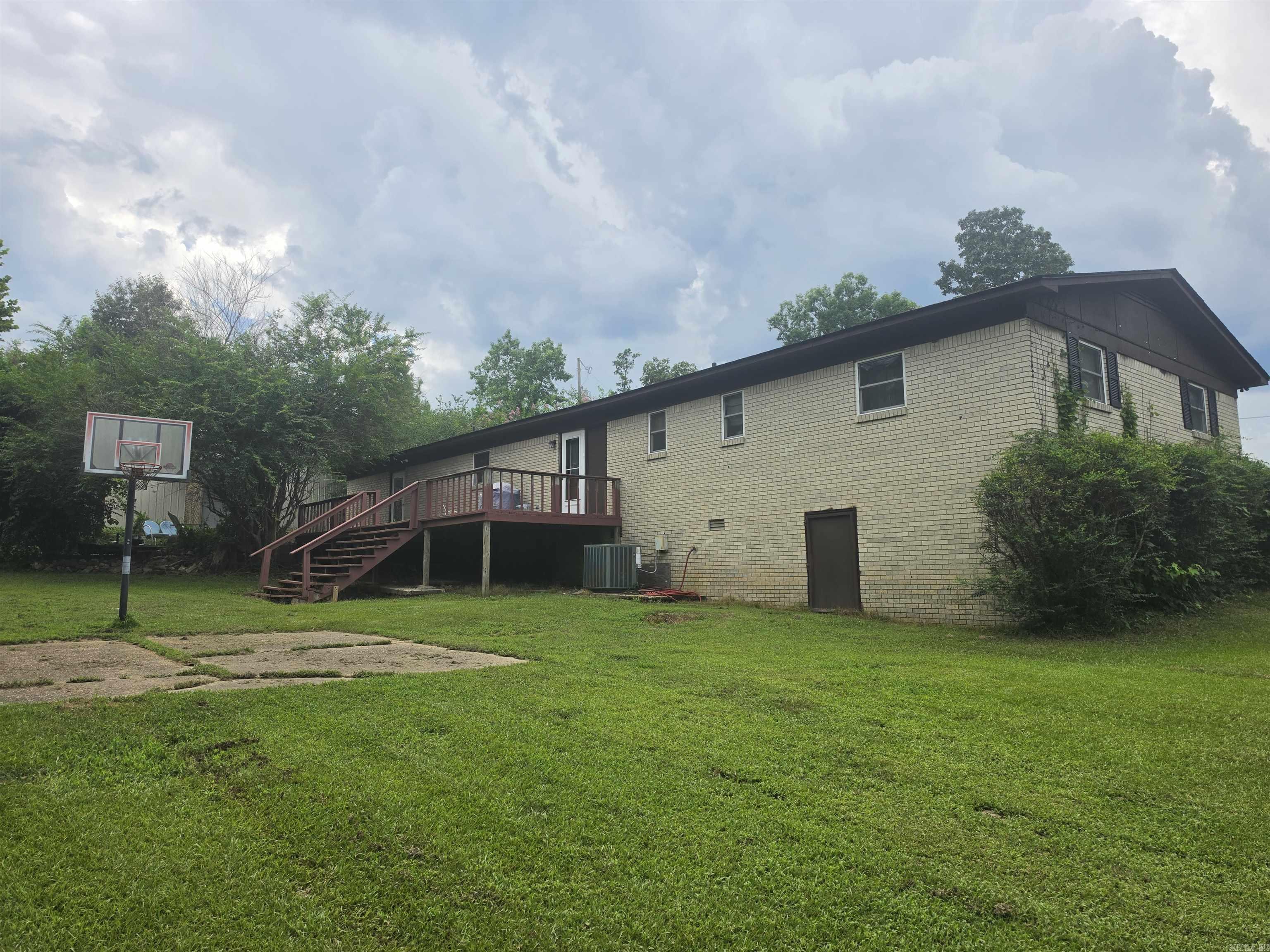 906 Surrey  Hot Springs, AR