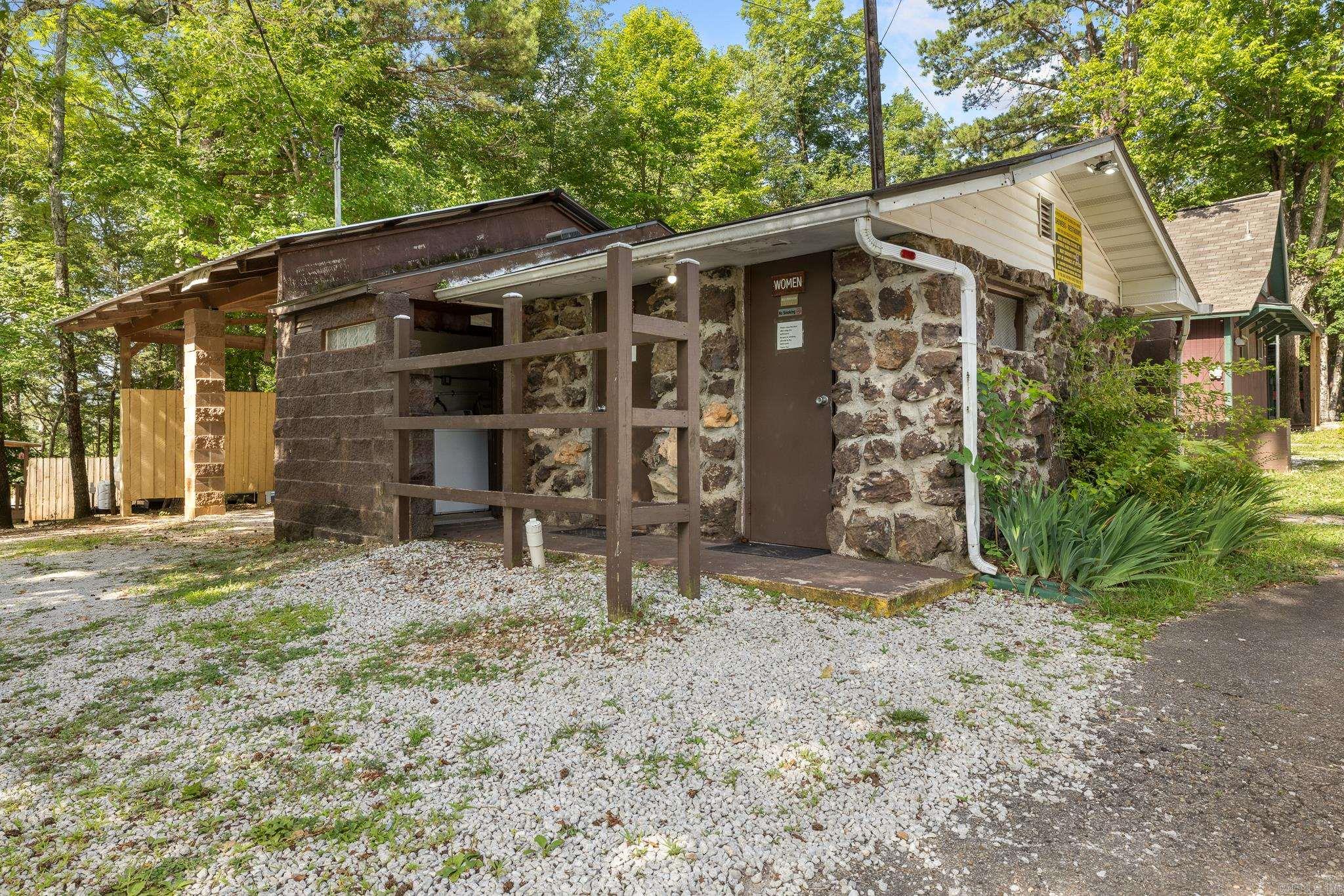 621 E Court  Jasper, AR