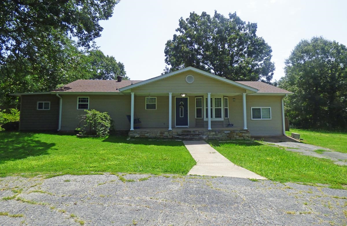 34 Alma  Highland, AR