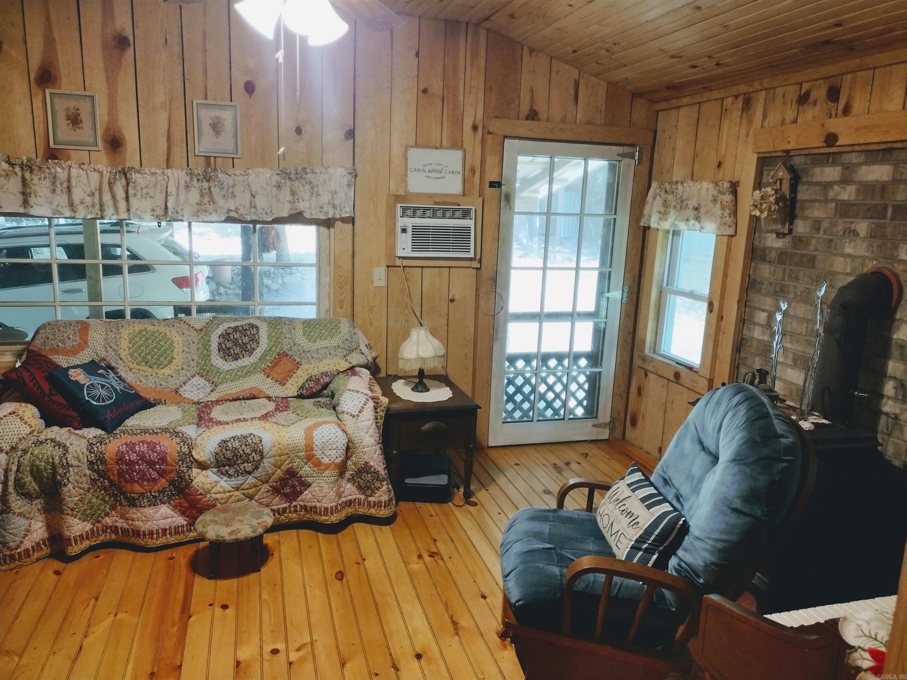 513 Flat Rock RD  Mountain View, AR