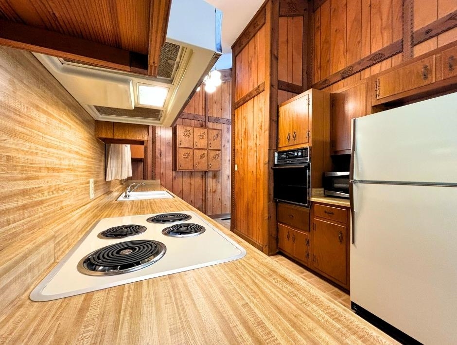 4 Otter  Cherokee Village, AR