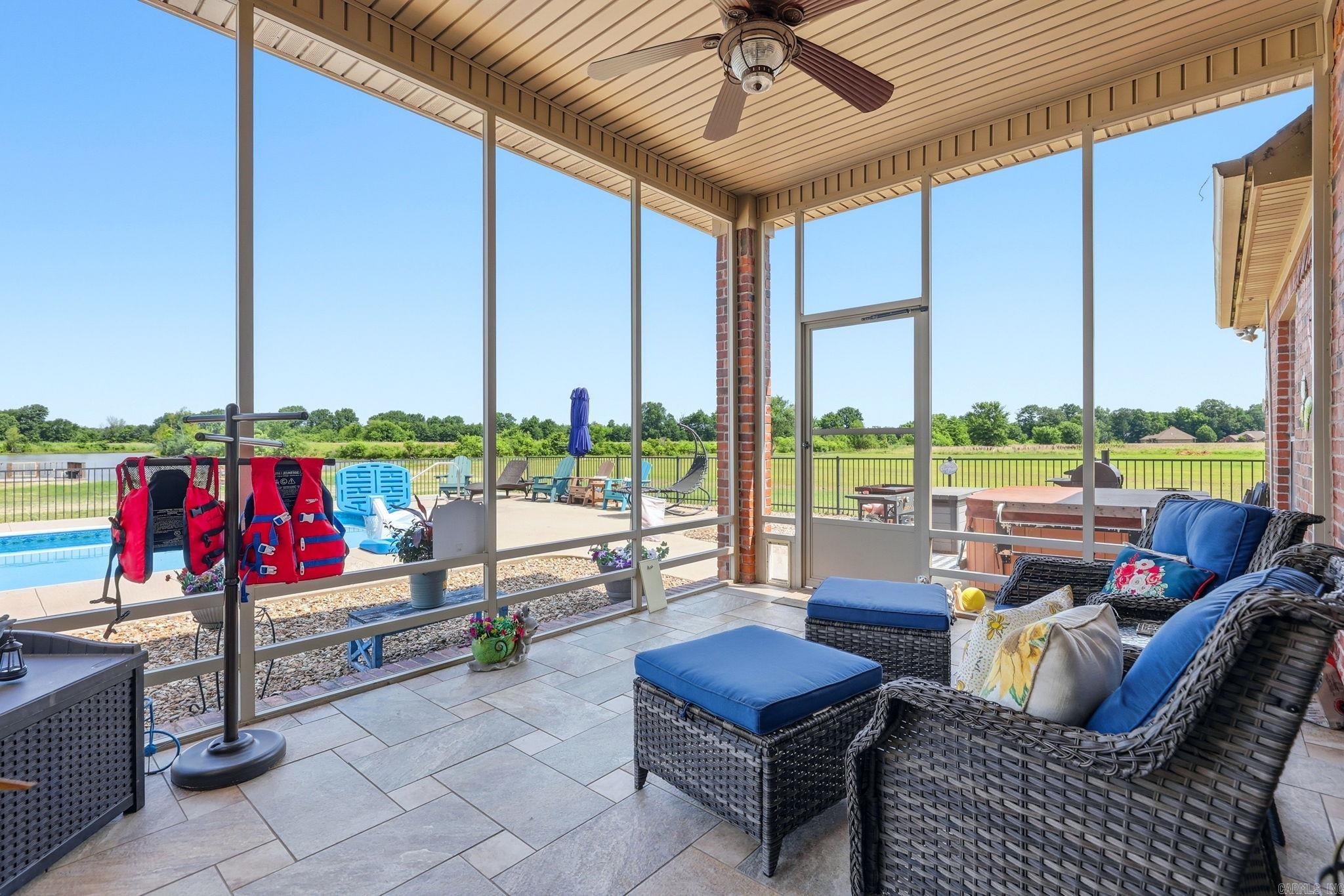 985 Mound View  England, AR