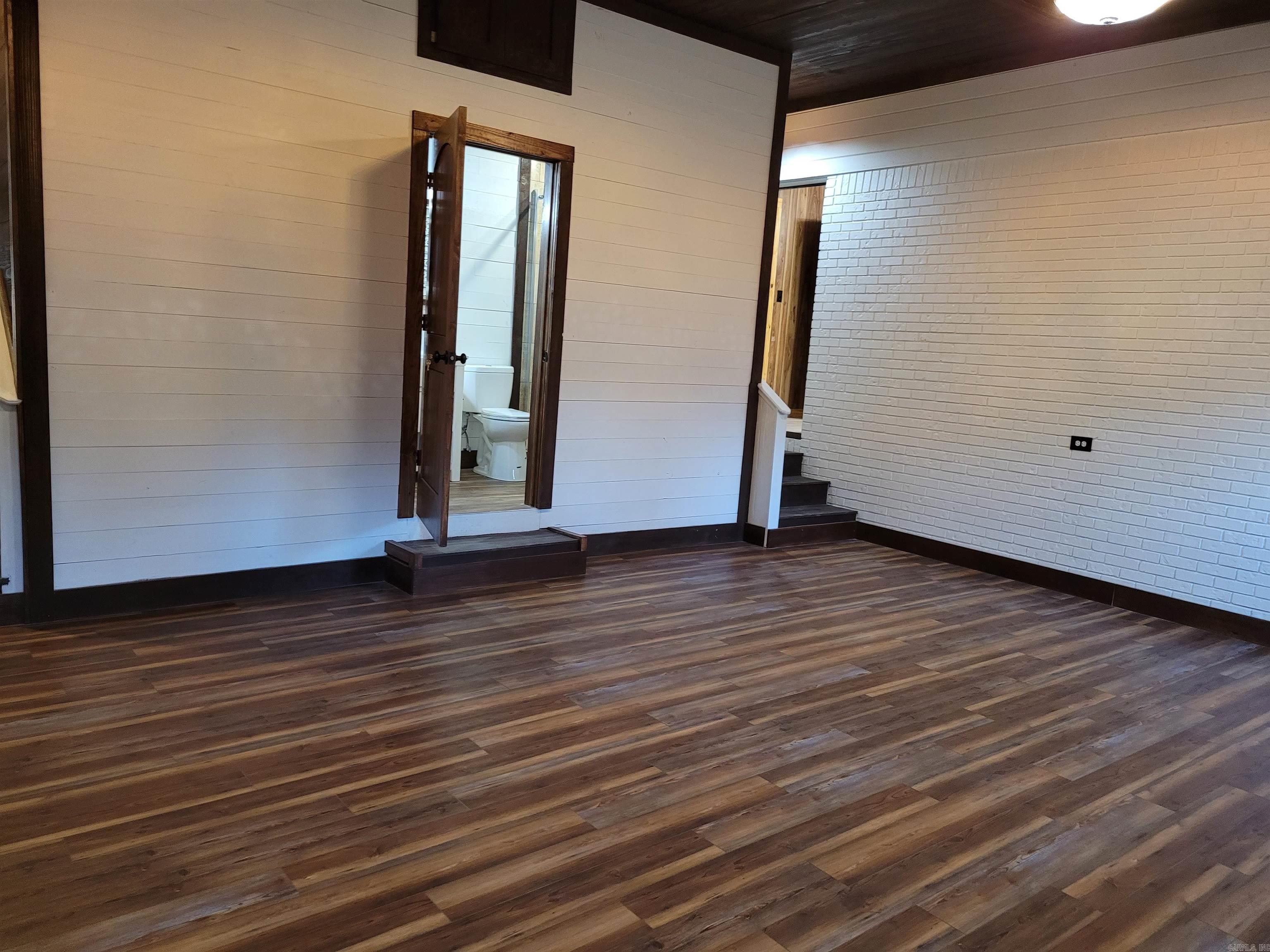 519 N 7th  Nashville, AR