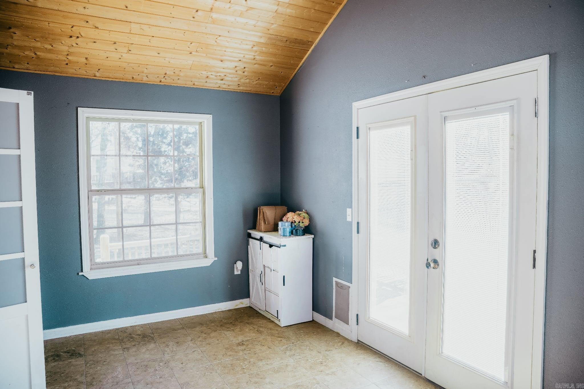 101 Henderson  Mountain View, AR