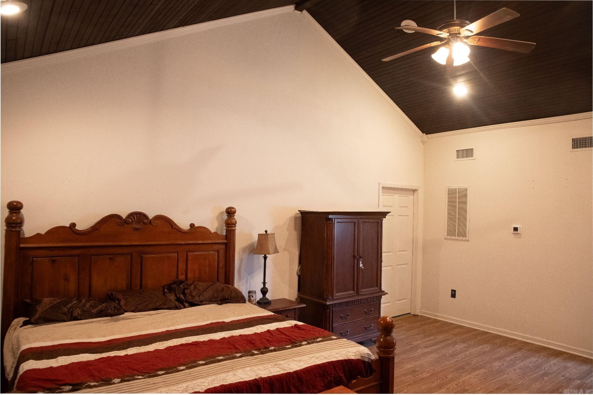101 Henderson  Mountain View, AR