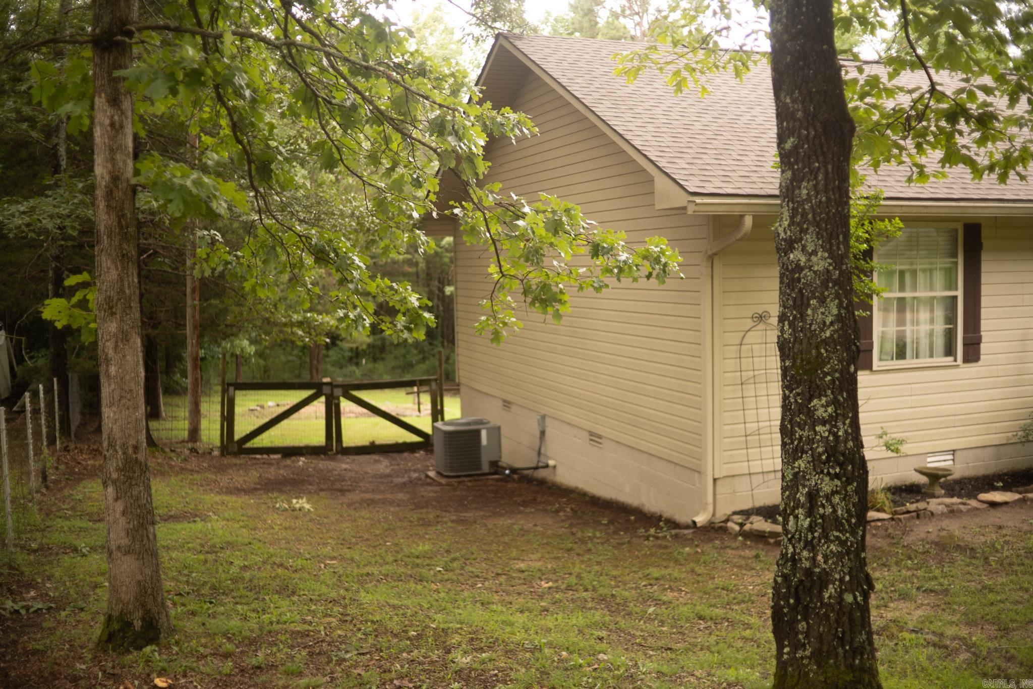 101 Henderson  Mountain View, AR
