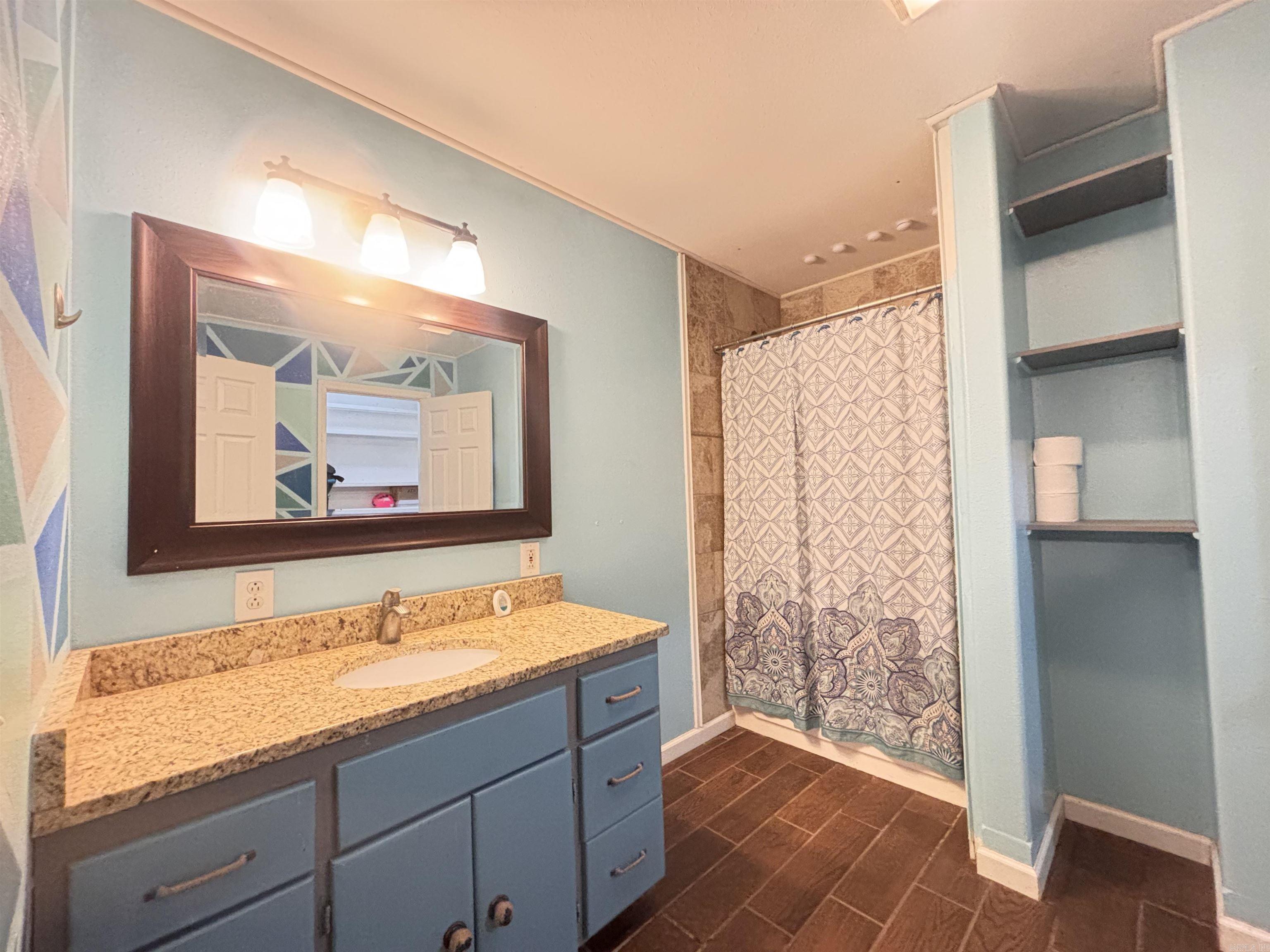 101 Henderson  Mountain View, AR