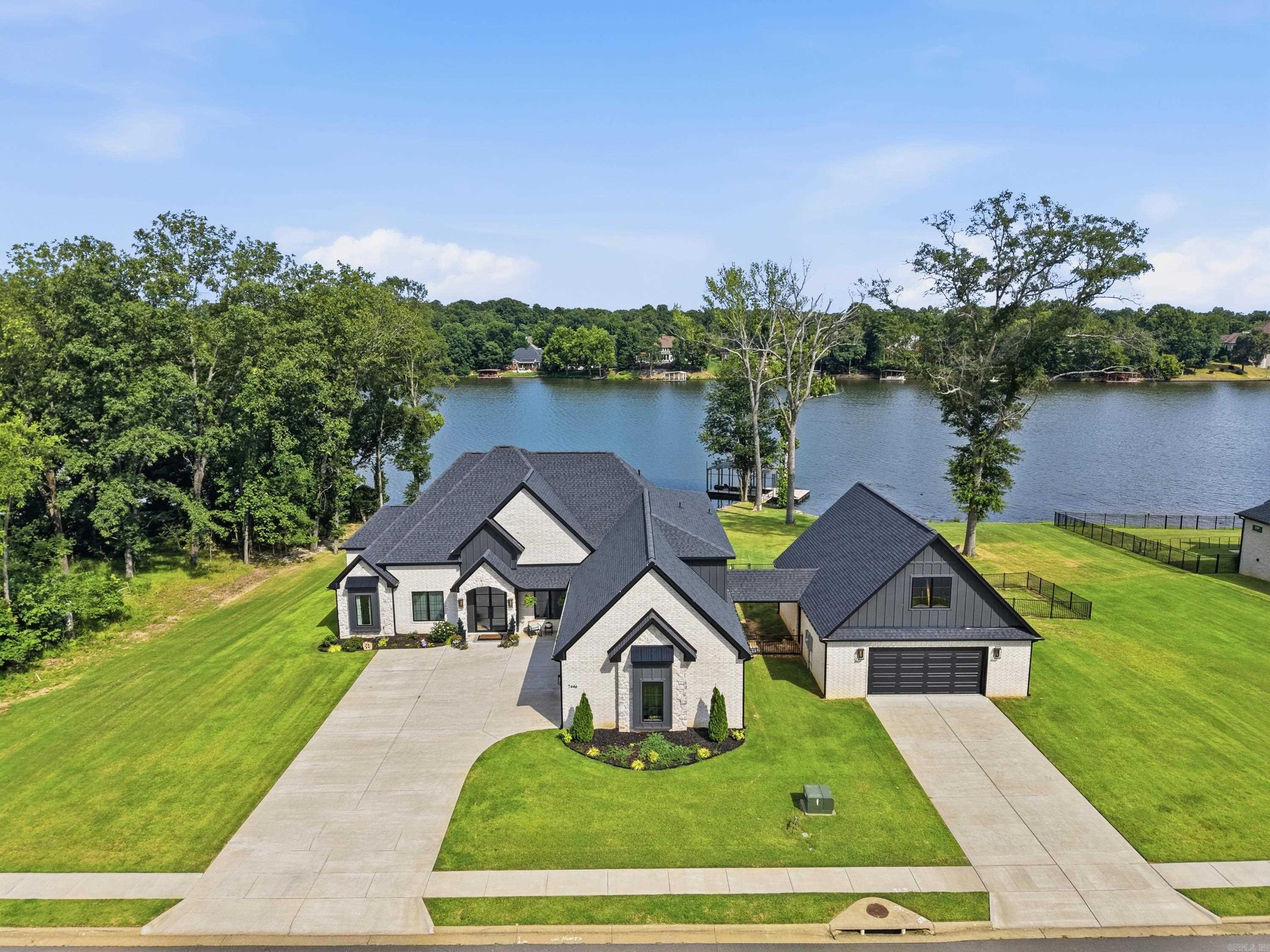 7446 Lake Point  Benton, AR