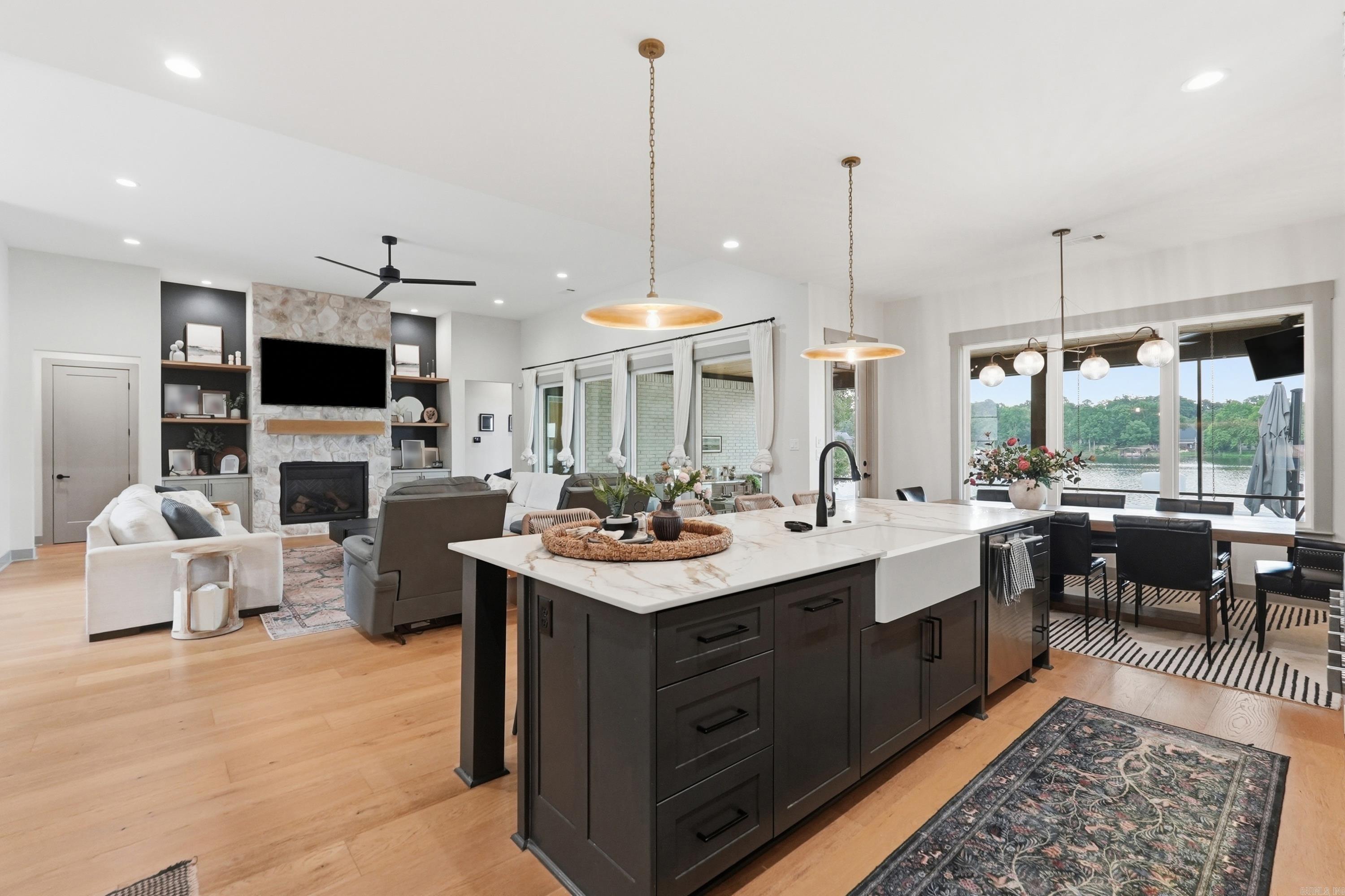 7446 Lake Point  Benton, AR