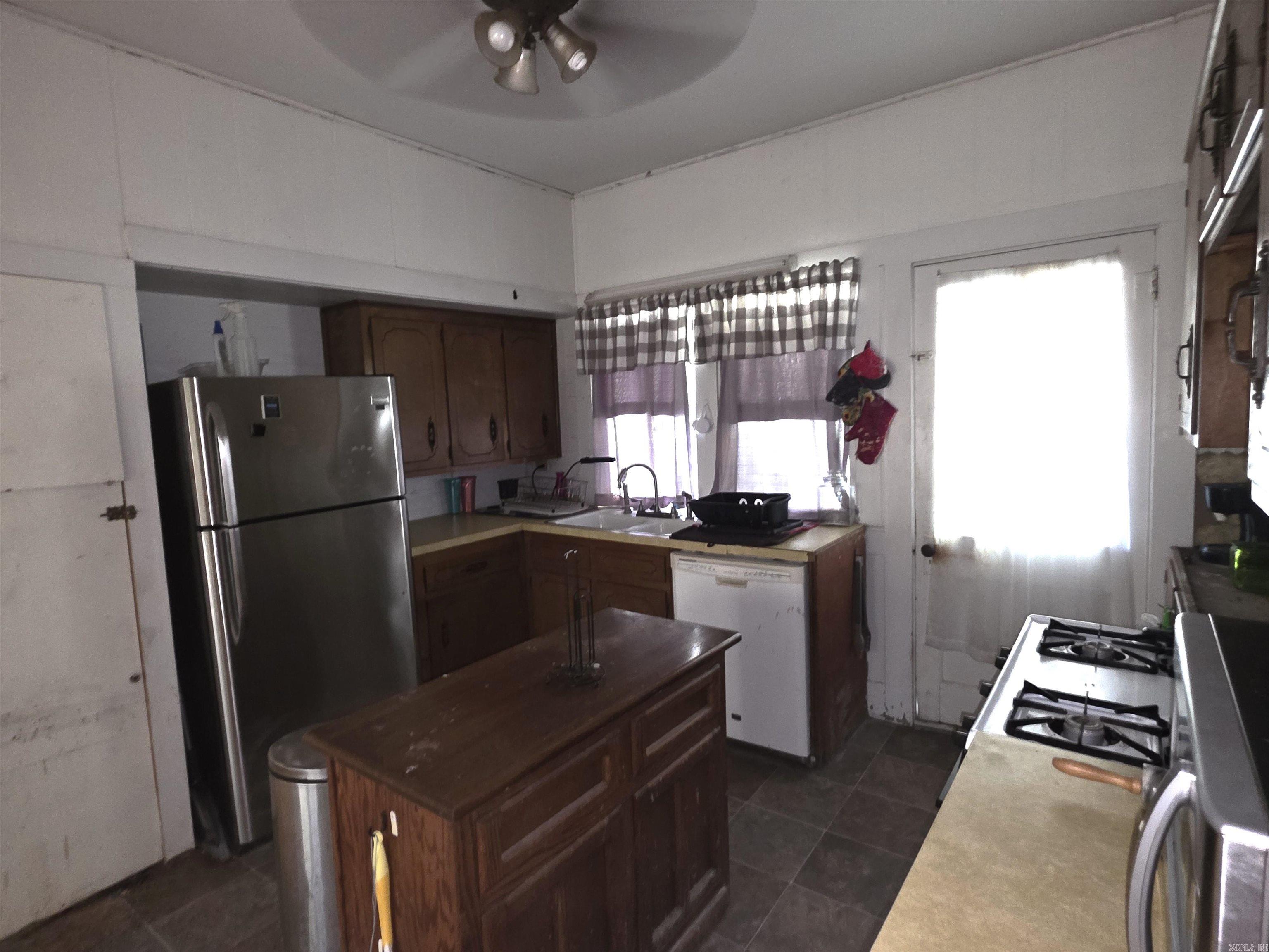1604 Reeves  Mena, AR