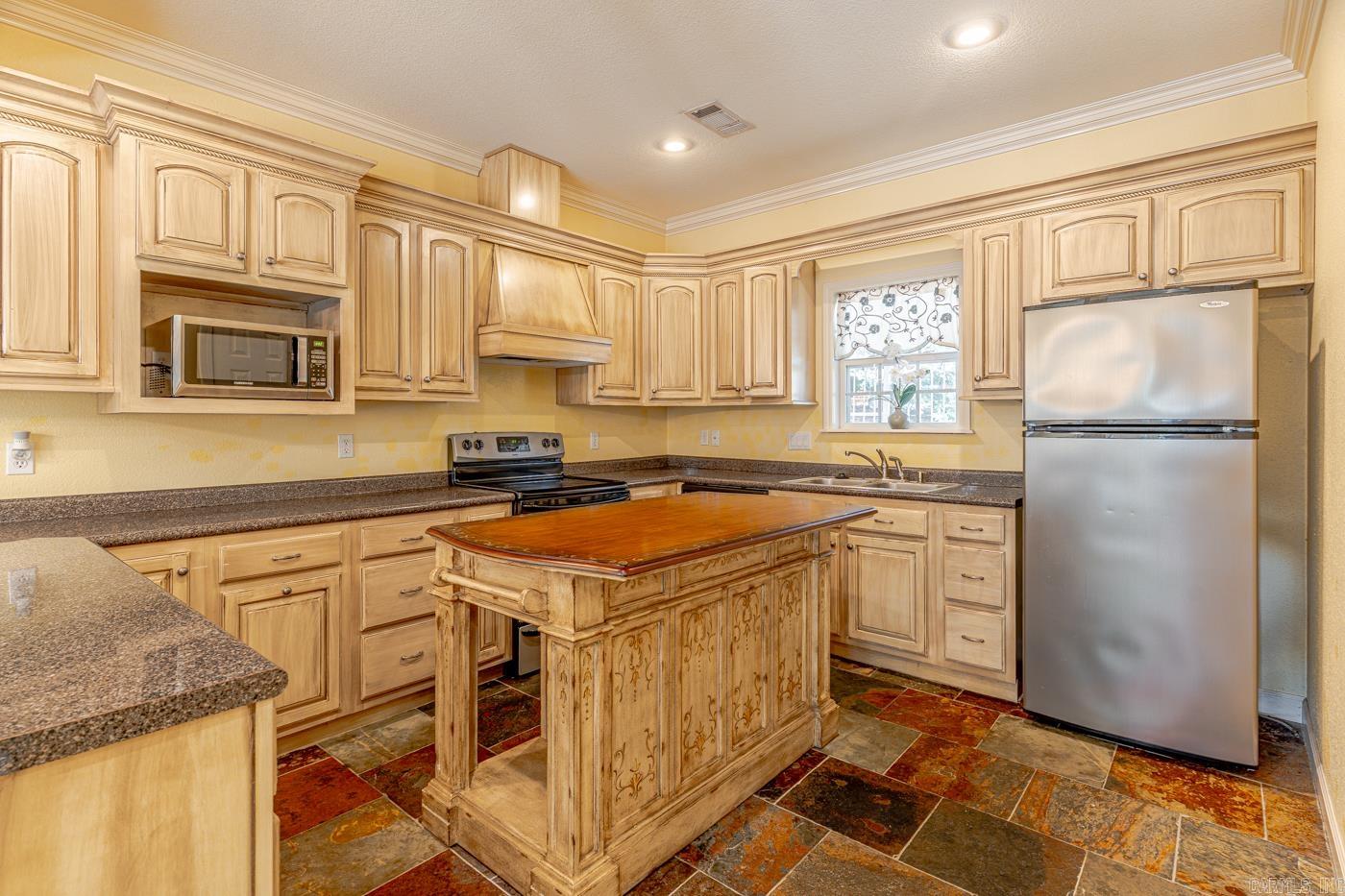 2114 Spring Hollow Dr  Jonesboro, AR