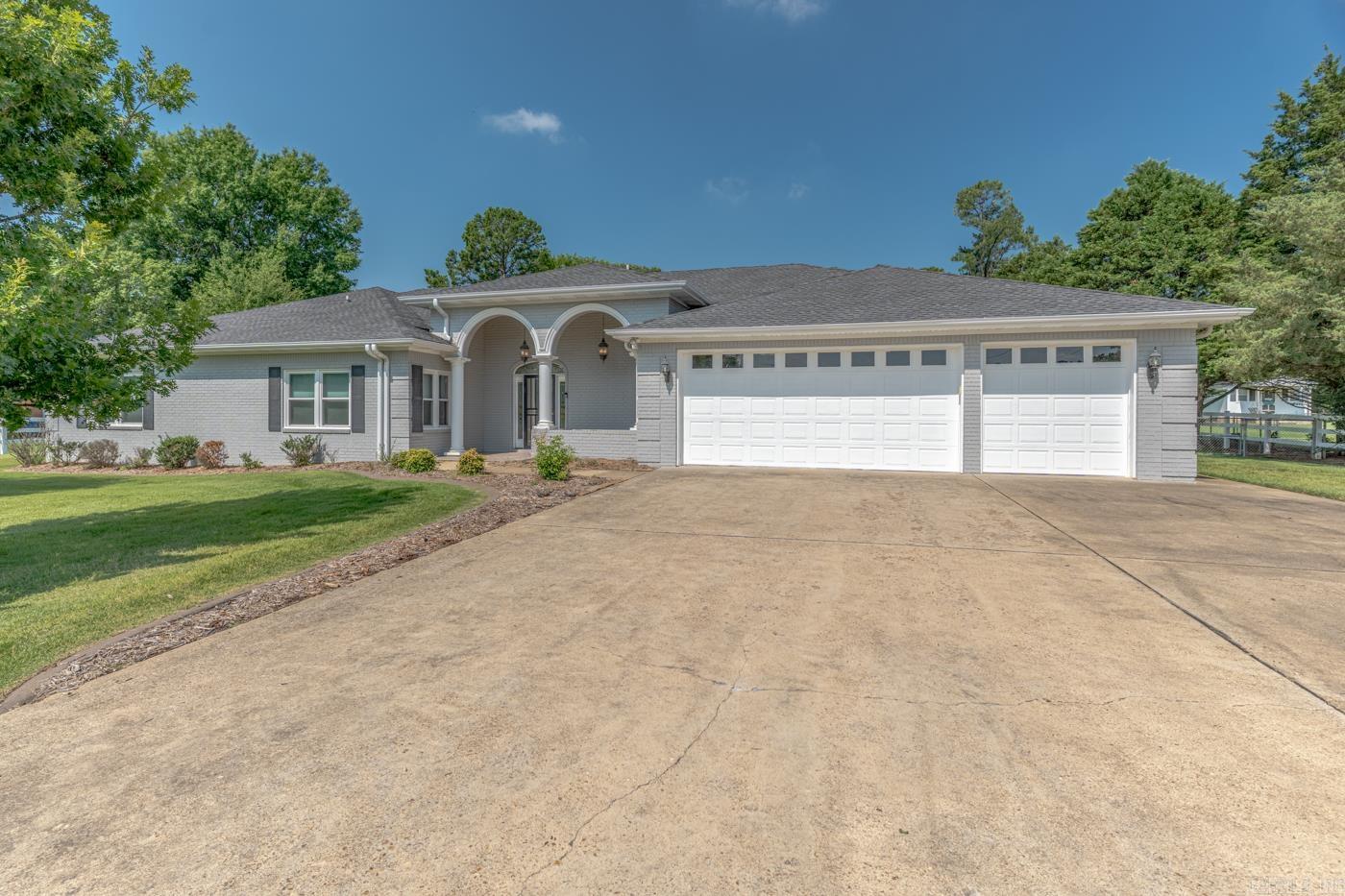 1725  Paragould Dr  Jonesboro, AR