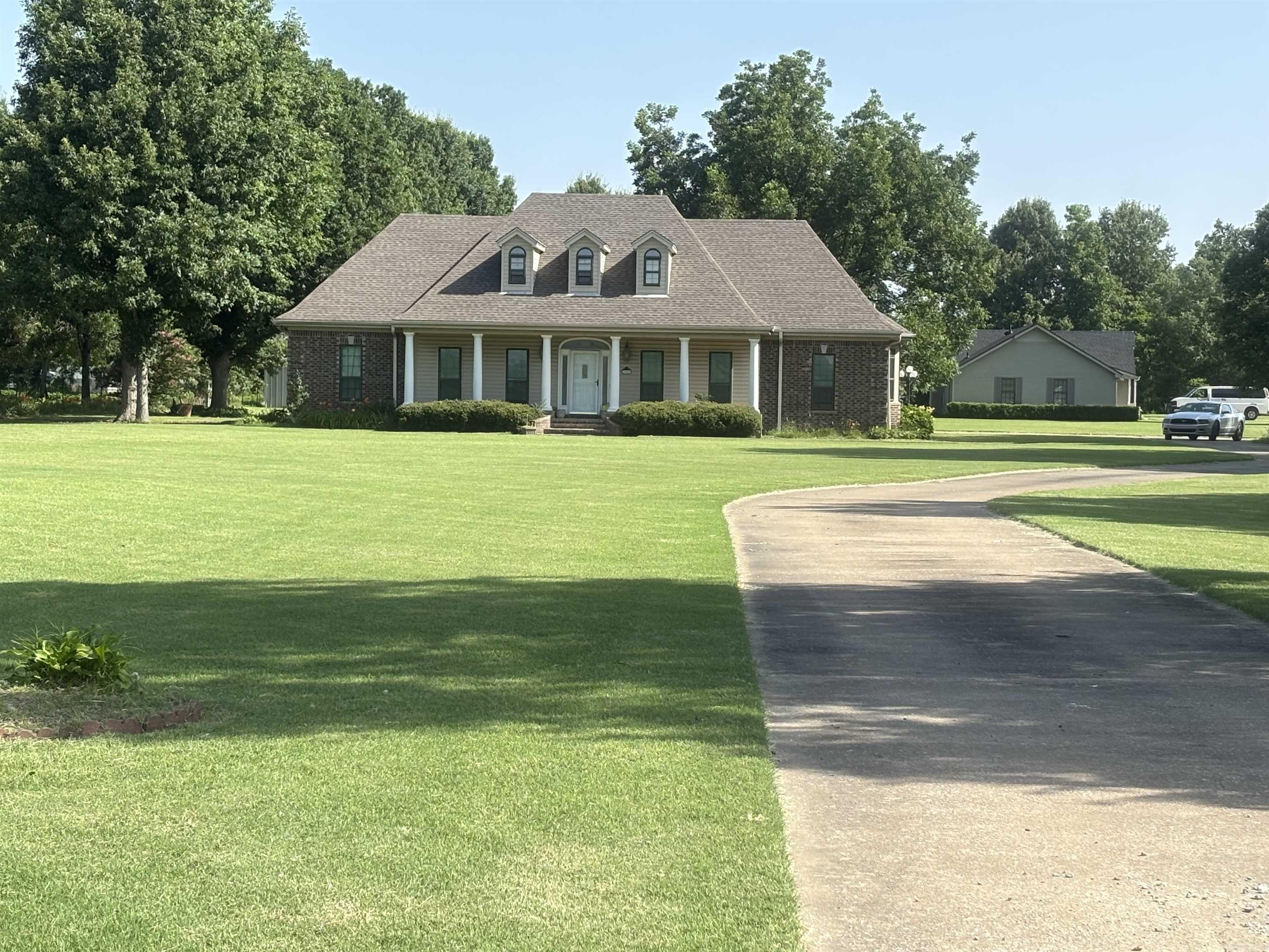 142  Neal  Marion, AR