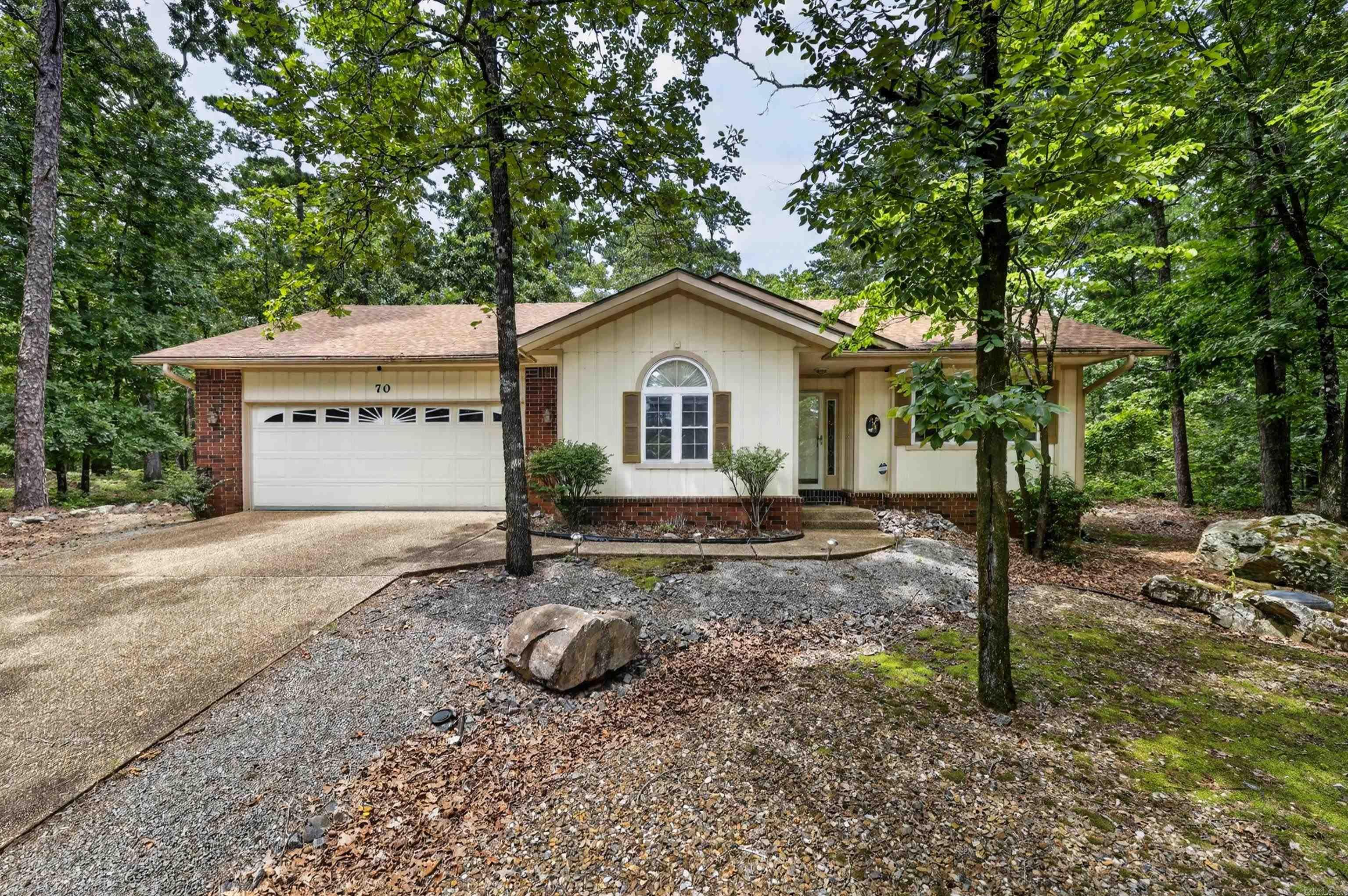 70 Almazan Way  Hot Springs Village, AR
