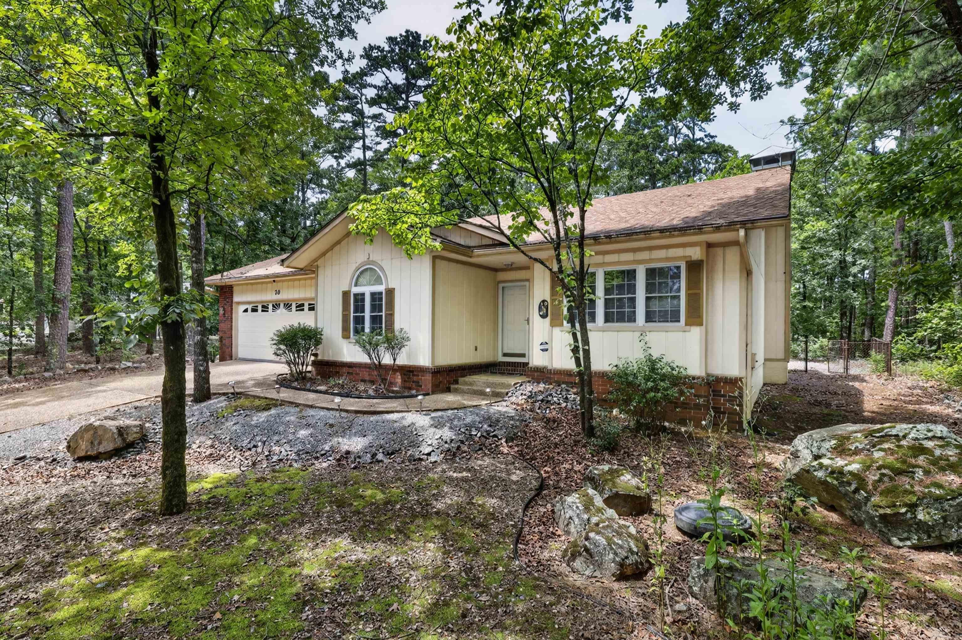 70 Almazan Way  Hot Springs Village, AR