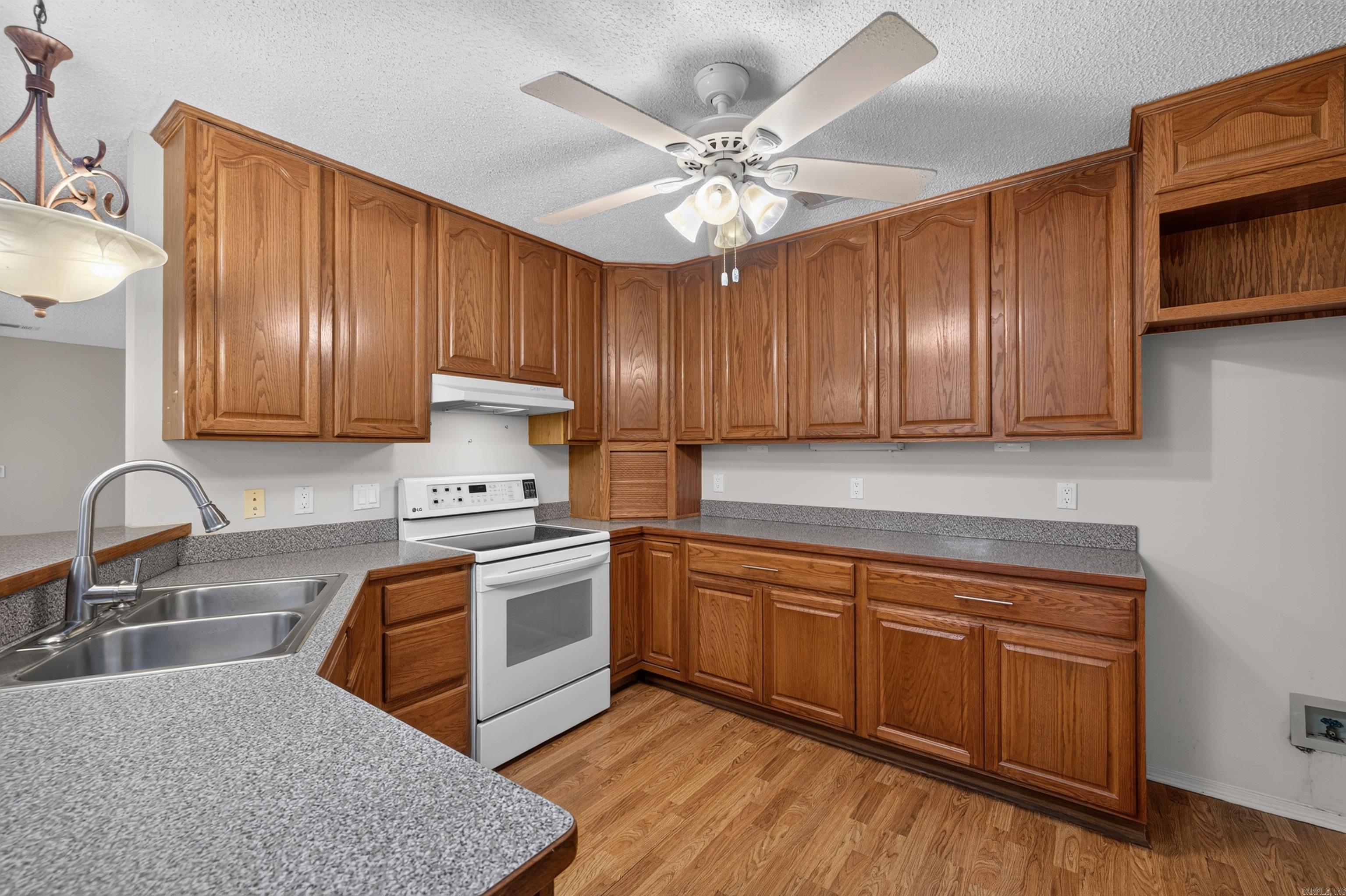 70 Almazan Way  Hot Springs Village, AR