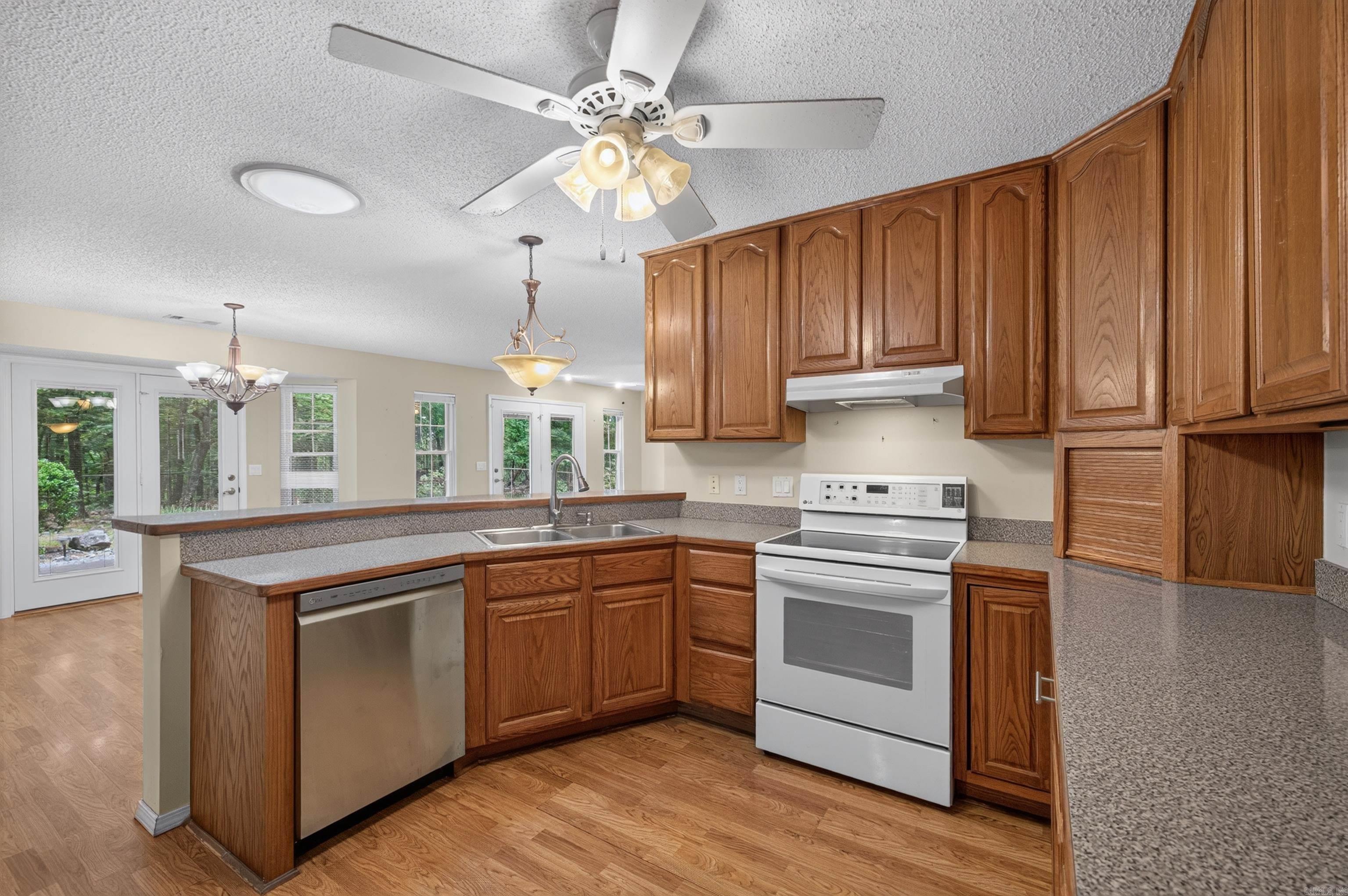 70 Almazan Way  Hot Springs Village, AR