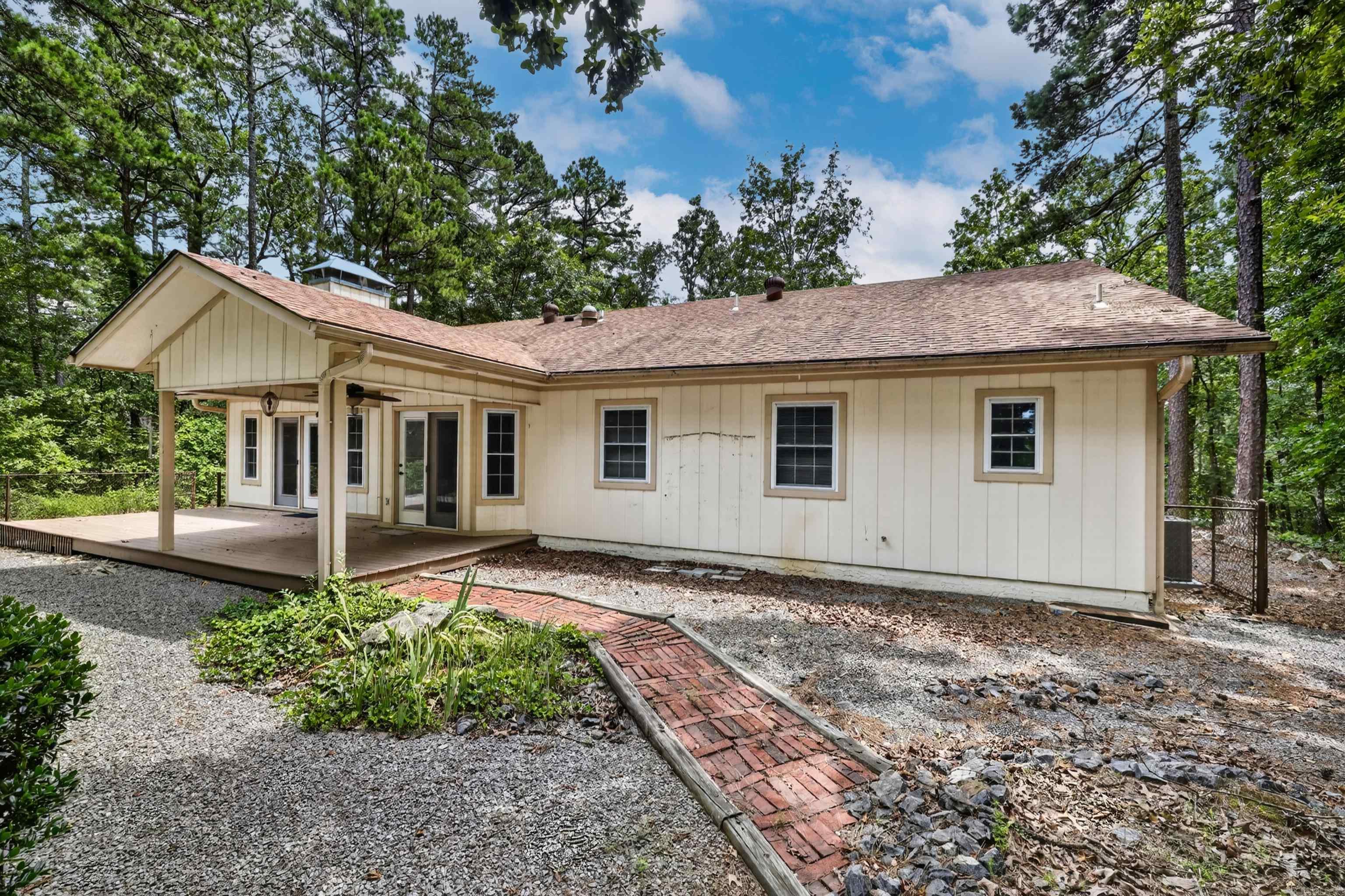 70 Almazan Way  Hot Springs Village, AR