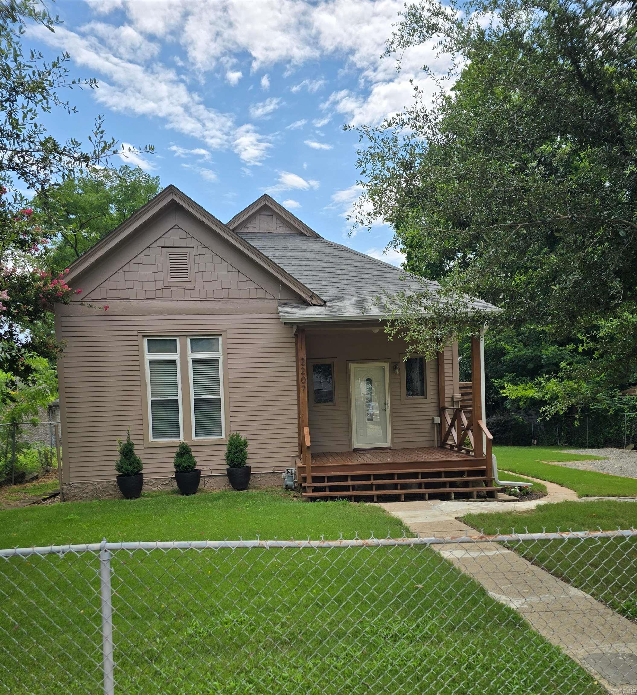 2207  Rock  Little Rock, AR