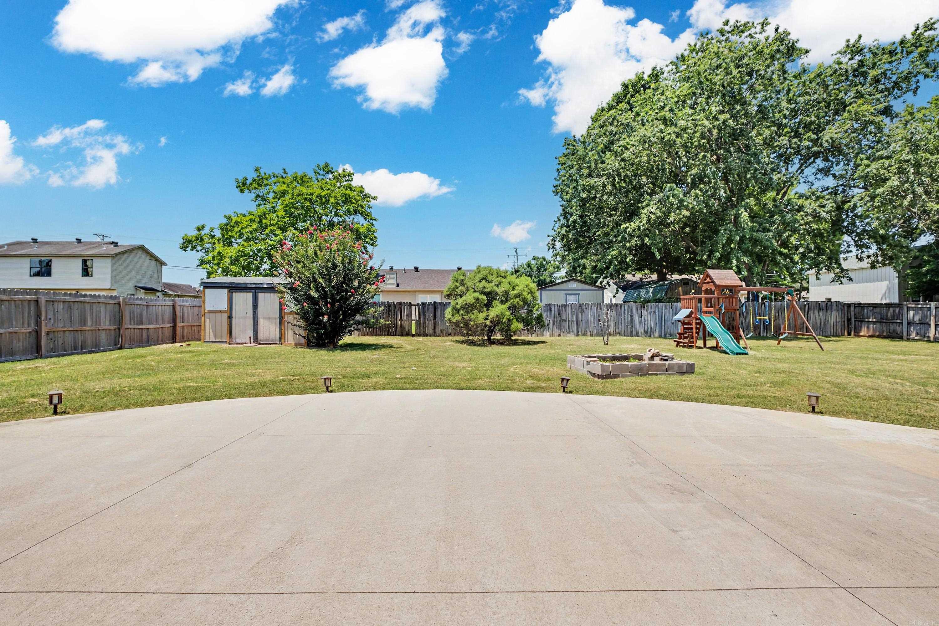 25 FIELDCREST CIR  Cabot, AR