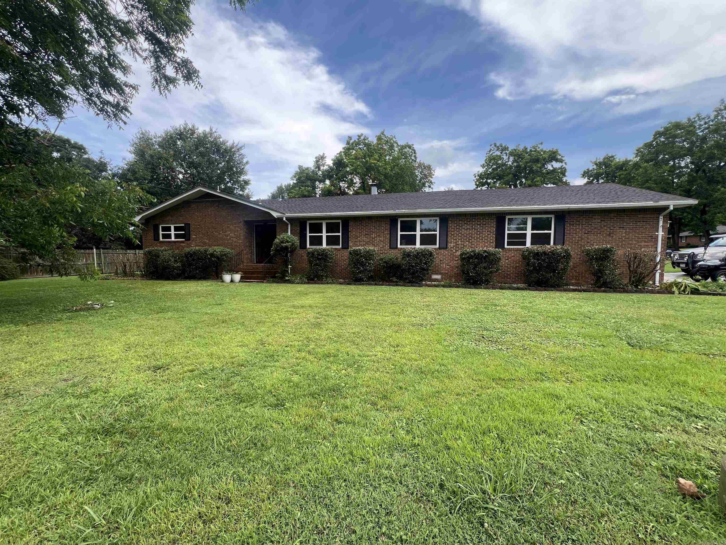 726 N 6th  Piggott, AR