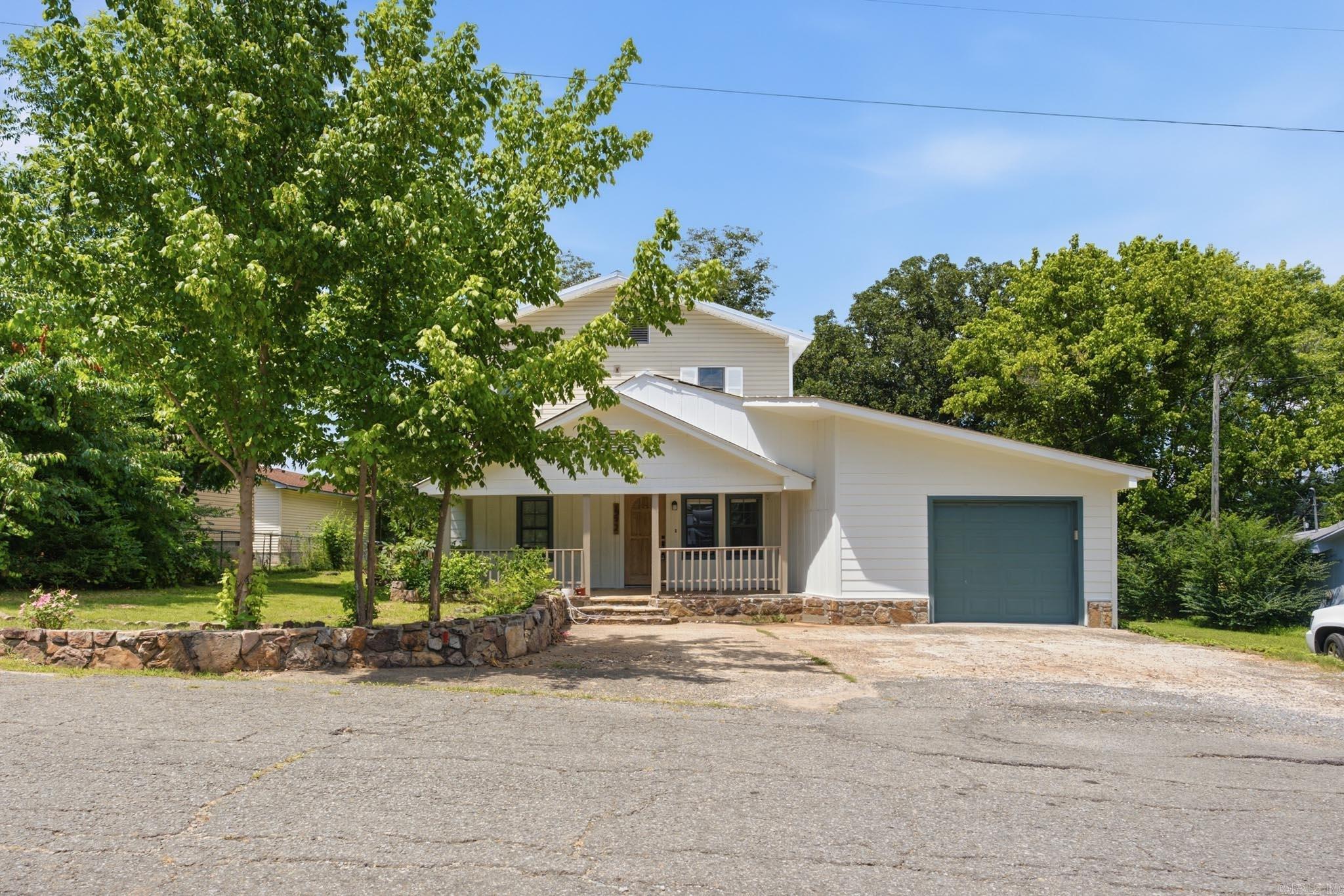 152 3rd  street  Clinton, AR