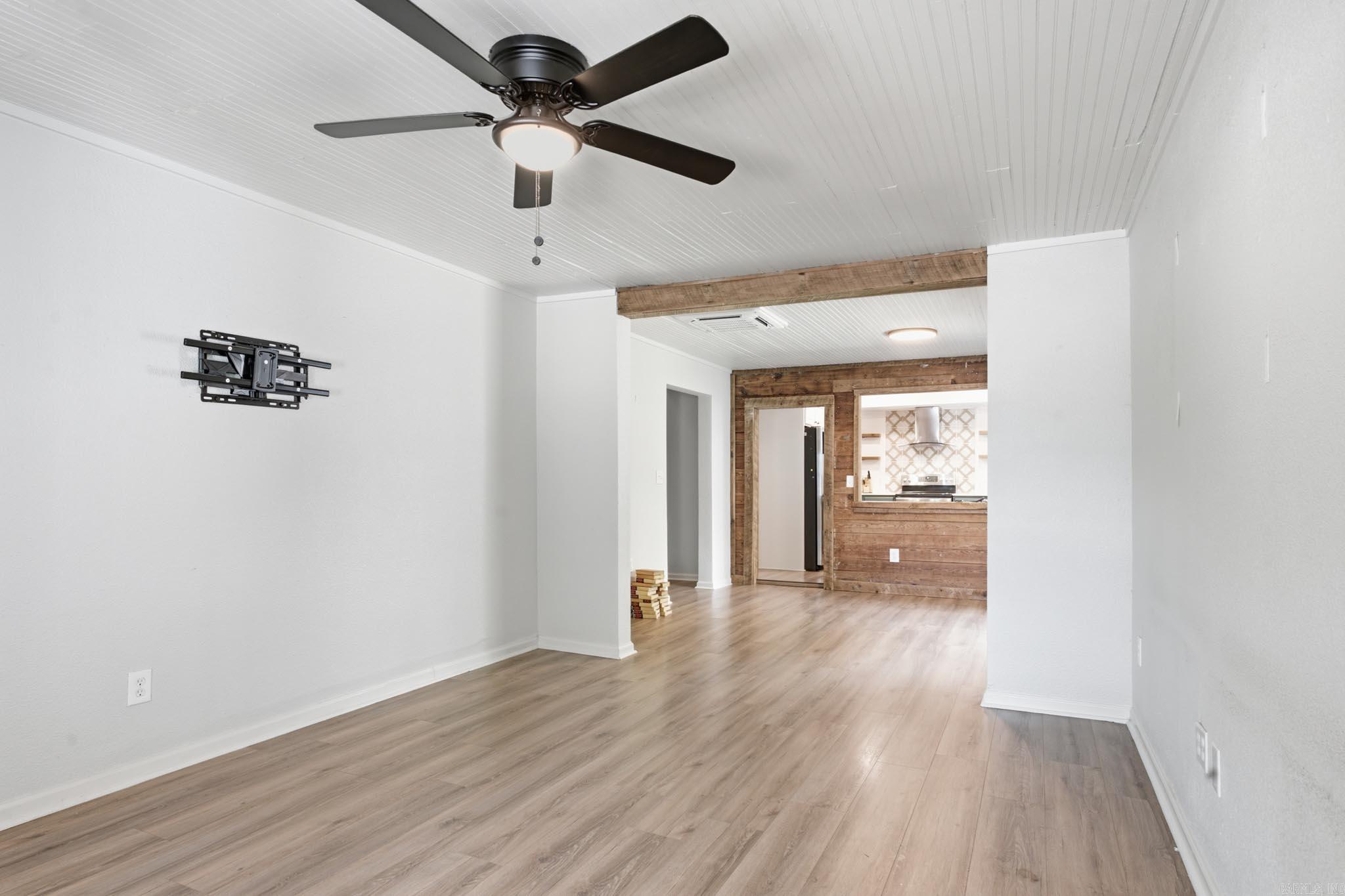 152 3rd  street  Clinton, AR