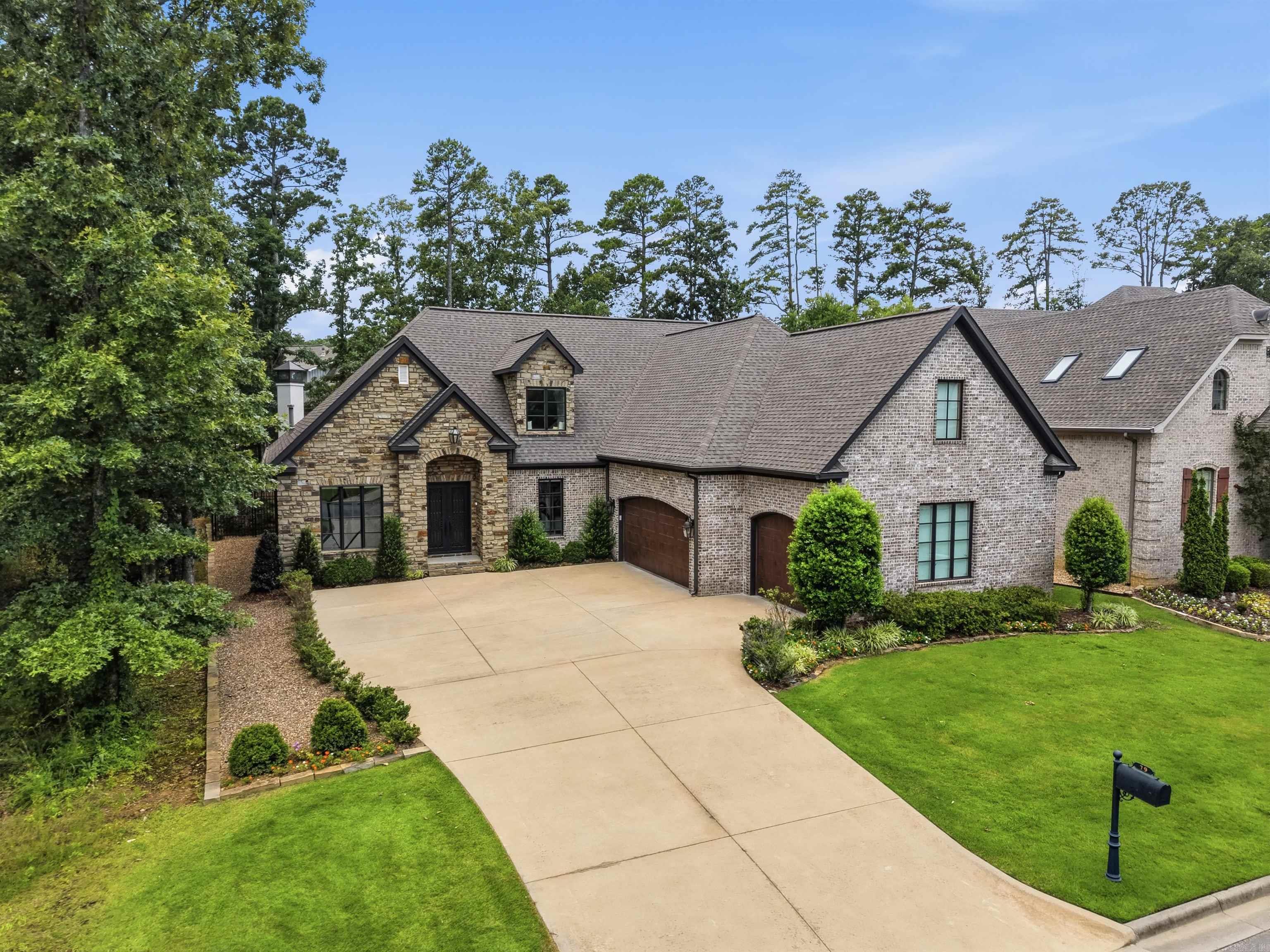 79  Hallen  Little Rock, AR