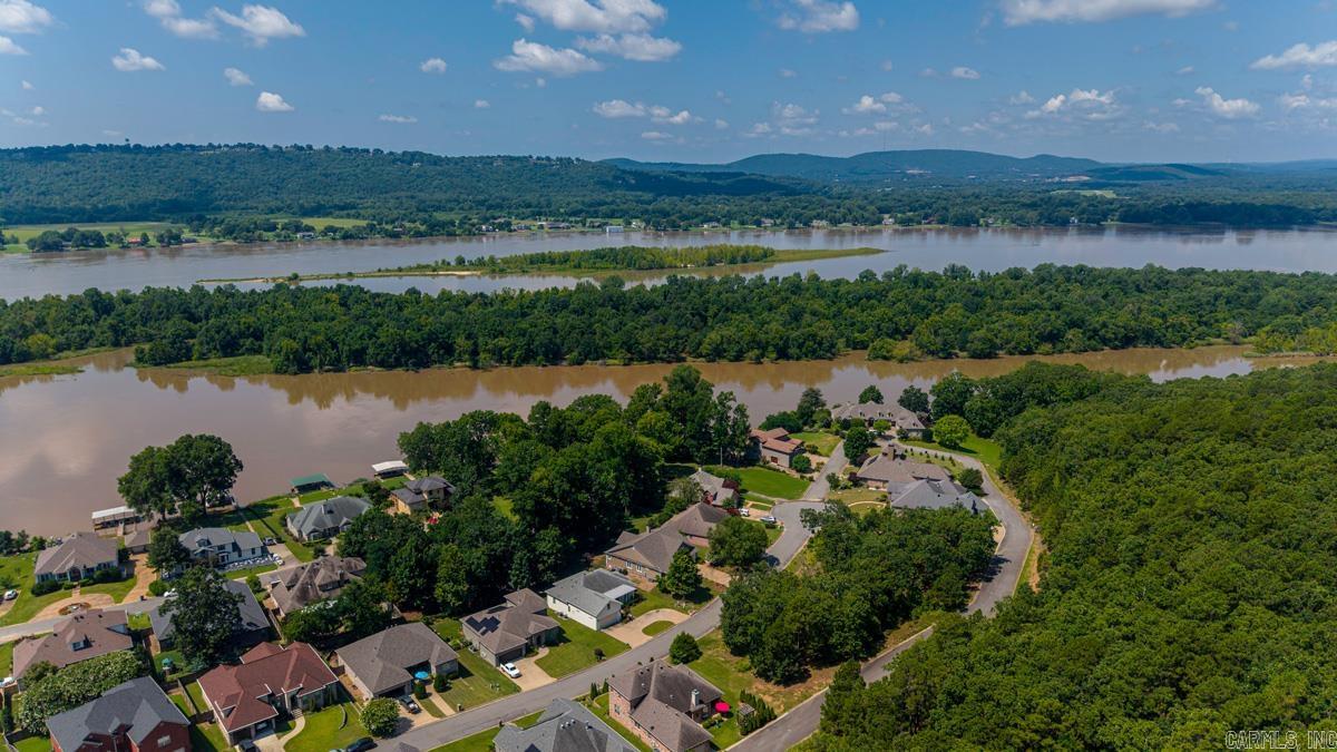 112 Turtle Creek Cv  Maumelle, AR